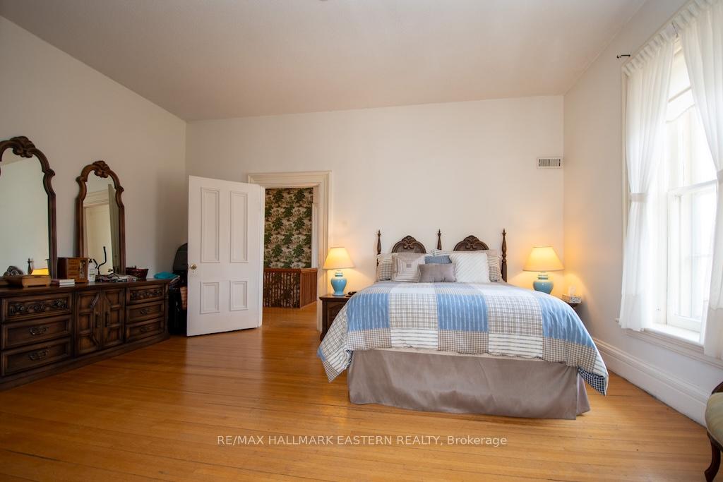 Photo 25 of 813 Water Street, Peterborough, Northcrest Ward 5 — HOMEH