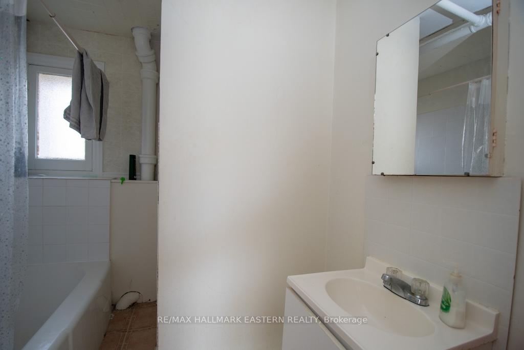 Photo 41 of 813 Water Street, Peterborough, Northcrest Ward 5 — HOMEH