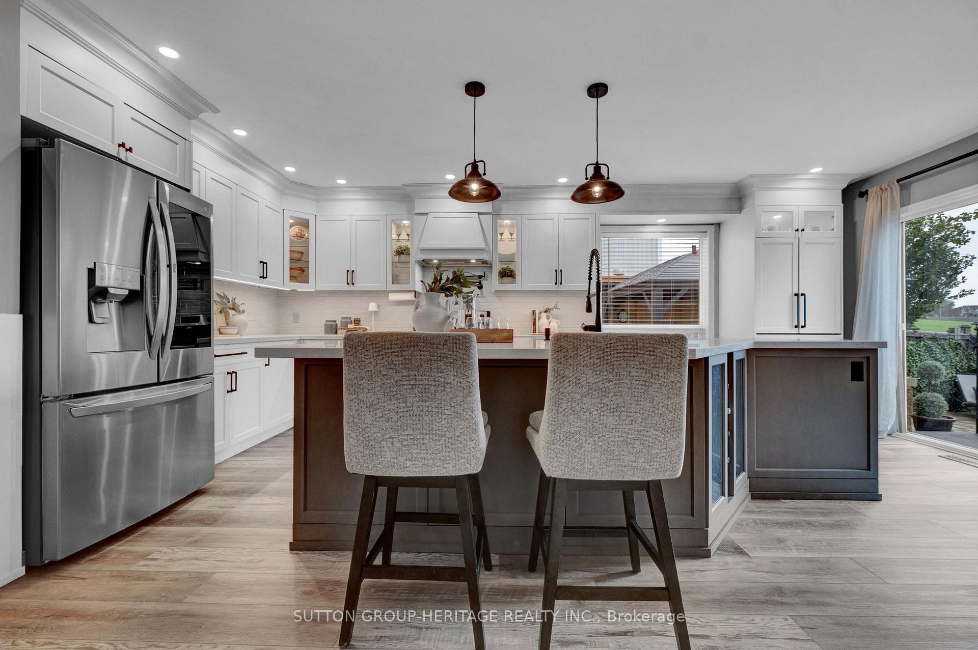 Photo 6 of 1318 Meath Drive, Oshawa, Pinecrest — HOMEH