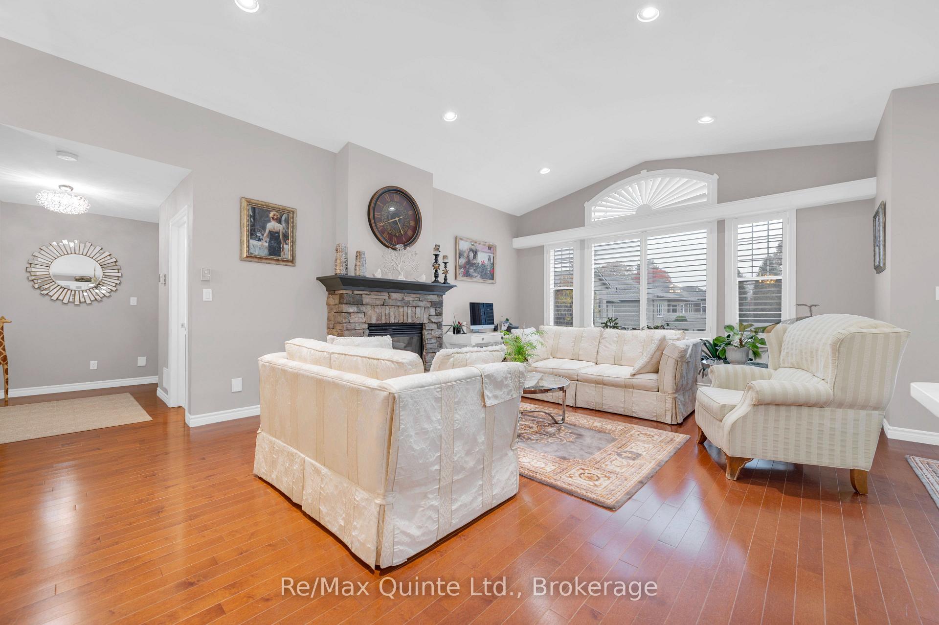 Photo 10 of 5 Hickory Court, Brighton — HOMEH