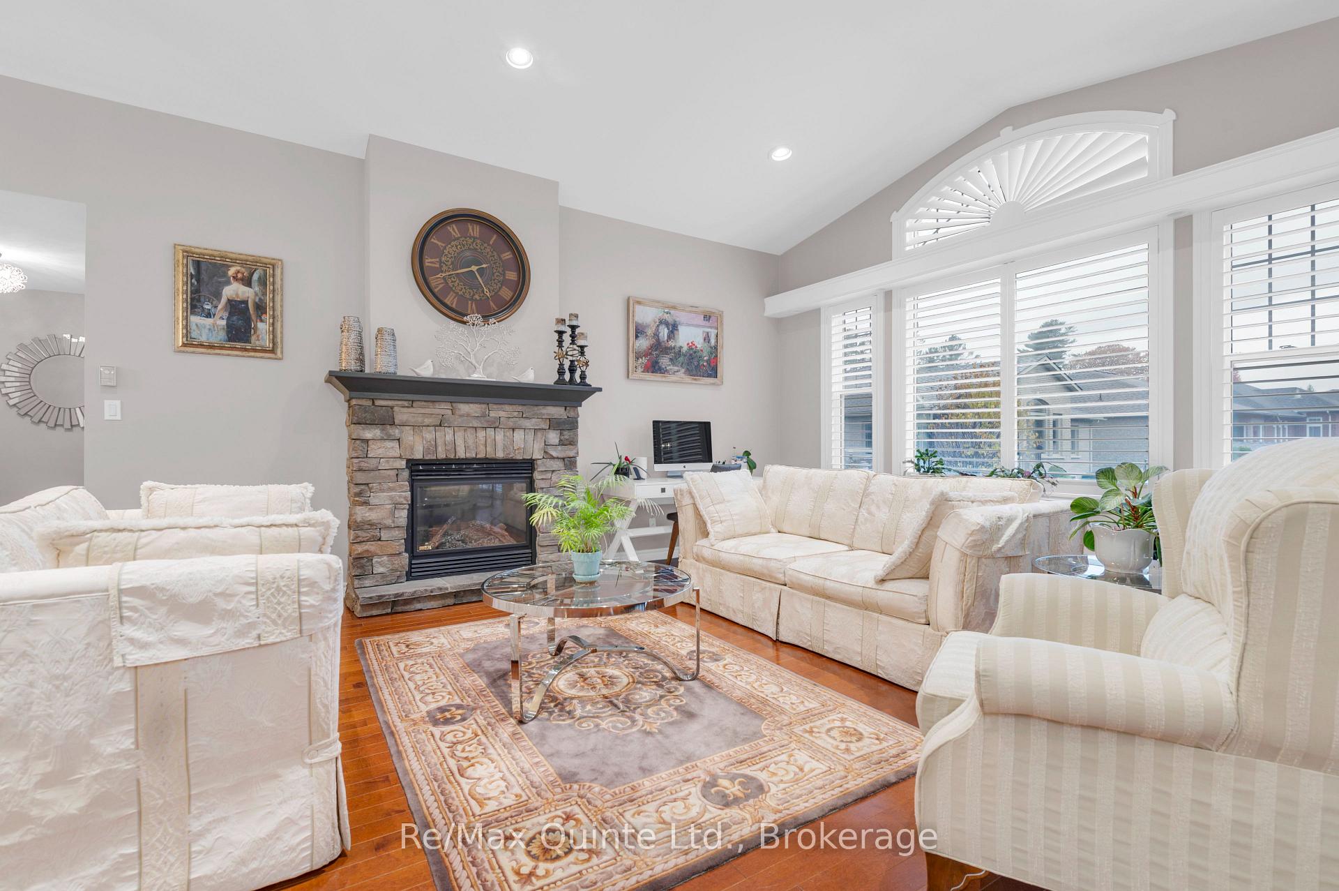 Photo 11 of 5 Hickory Court, Brighton — HOMEH