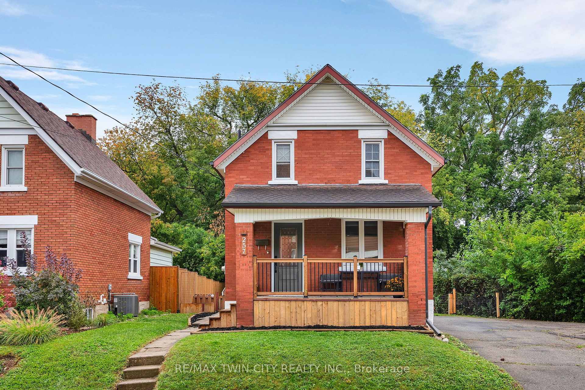 Front of 257 Guelph Street