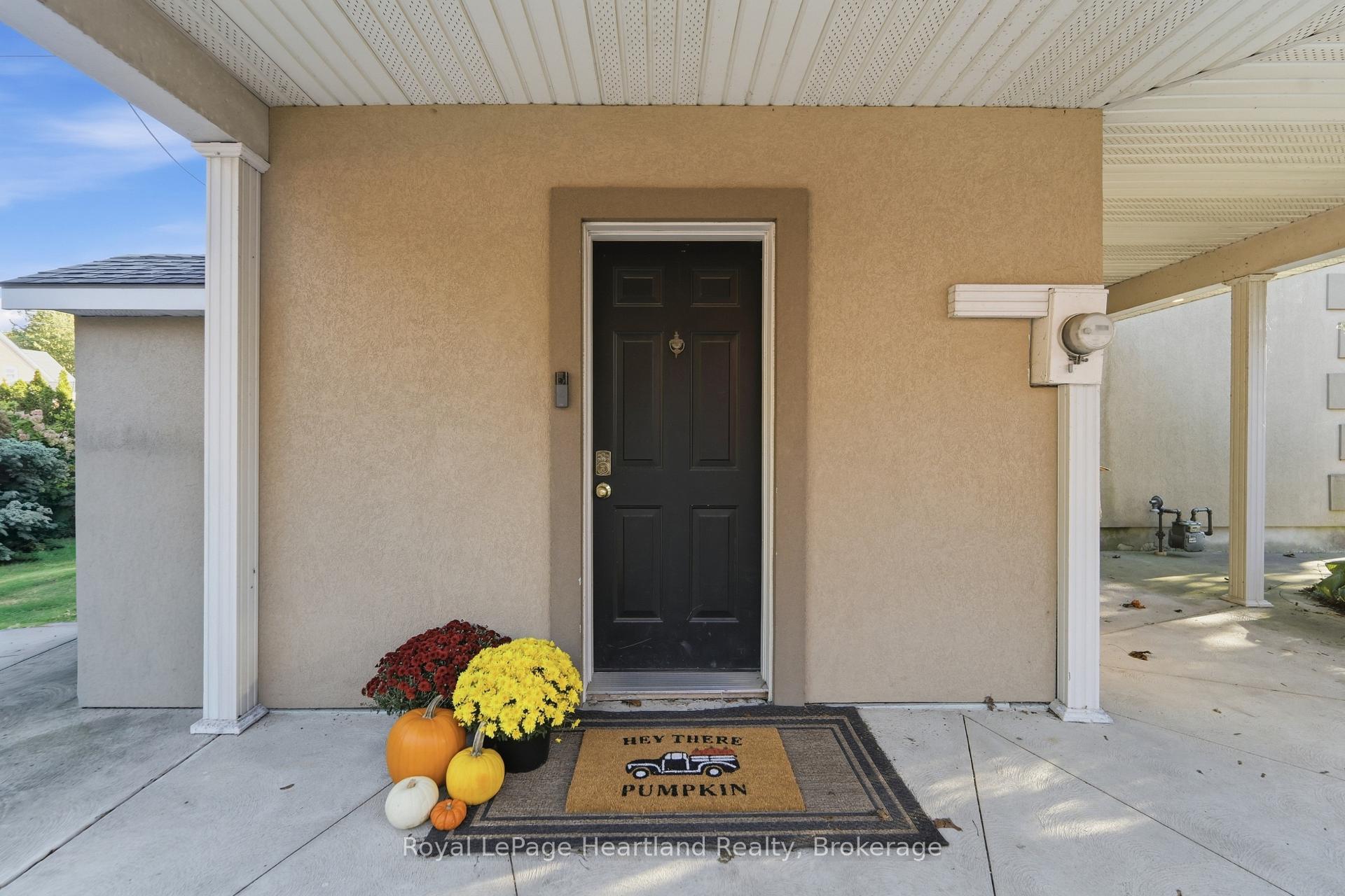 Photo 3 of 129 Bayfield Road, Goderich, Goderich (Town) — HOMEH