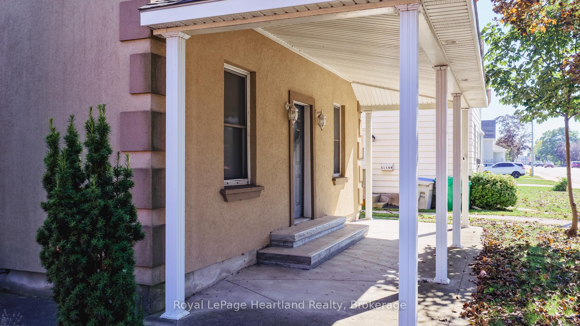 Photo 4 of 129 Bayfield Road, Goderich, Goderich (Town) — HOMEH