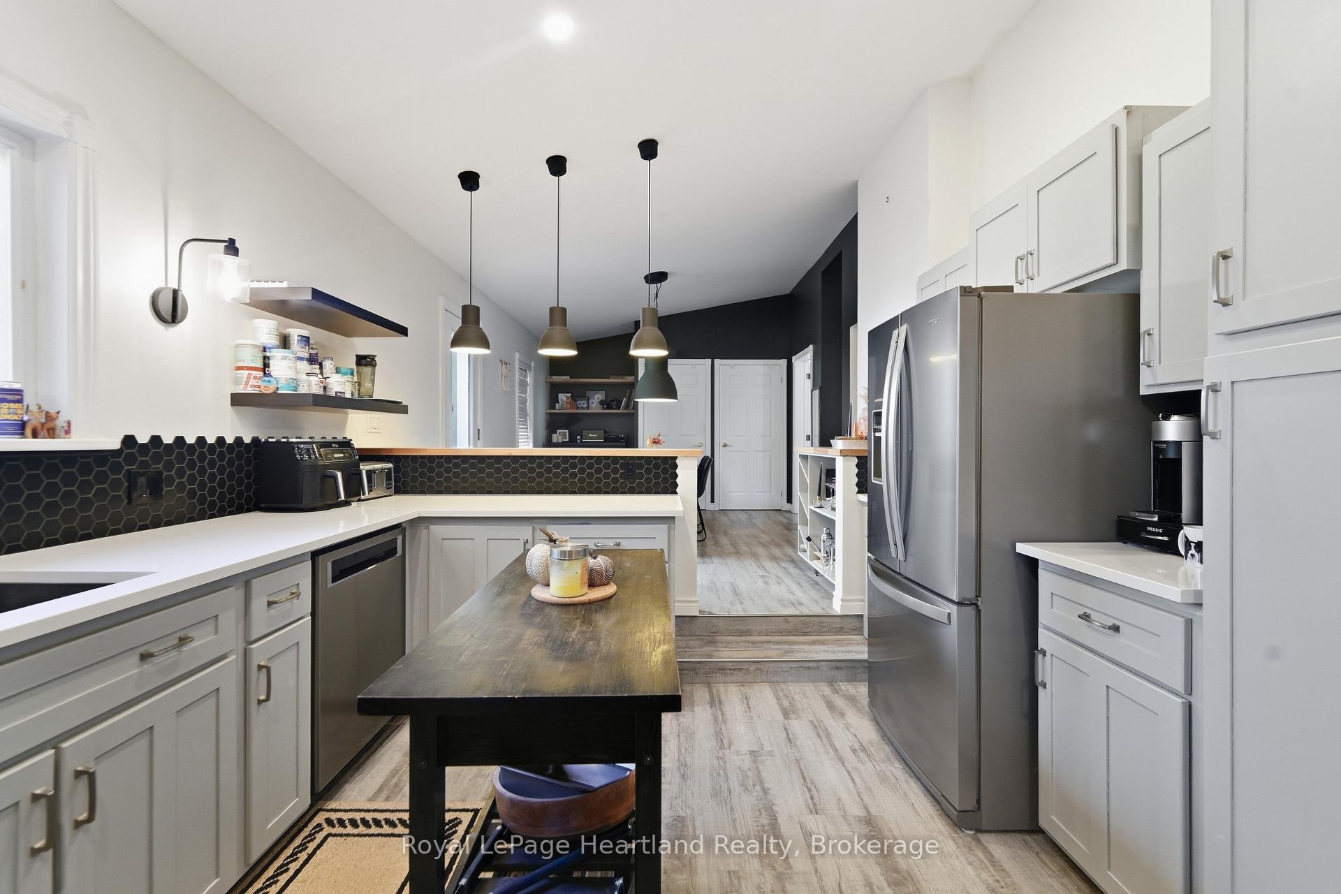 Photo 6 of 129 Bayfield Road, Goderich, Goderich (Town) — HOMEH