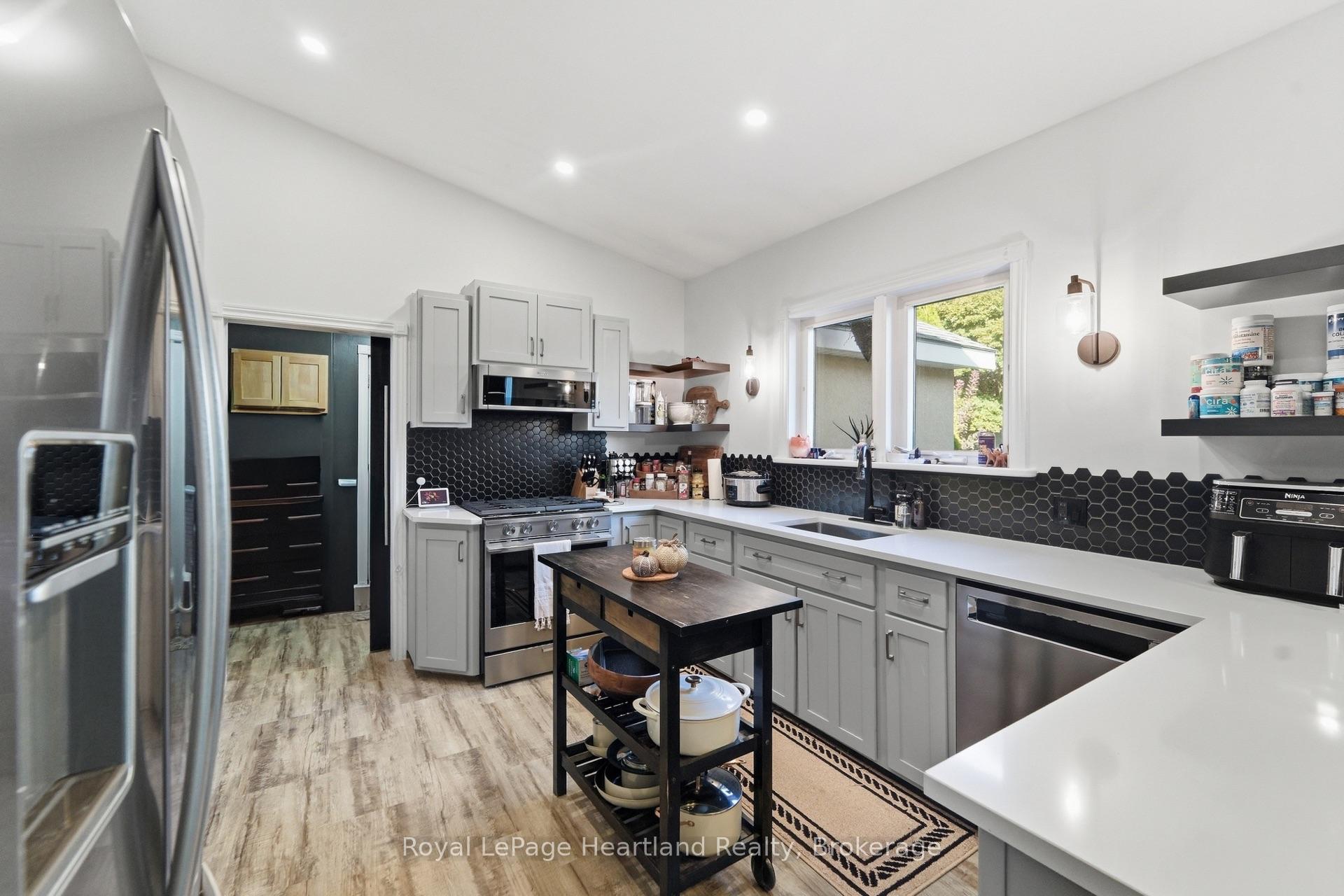 Photo 7 of 129 Bayfield Road, Goderich, Goderich (Town) — HOMEH