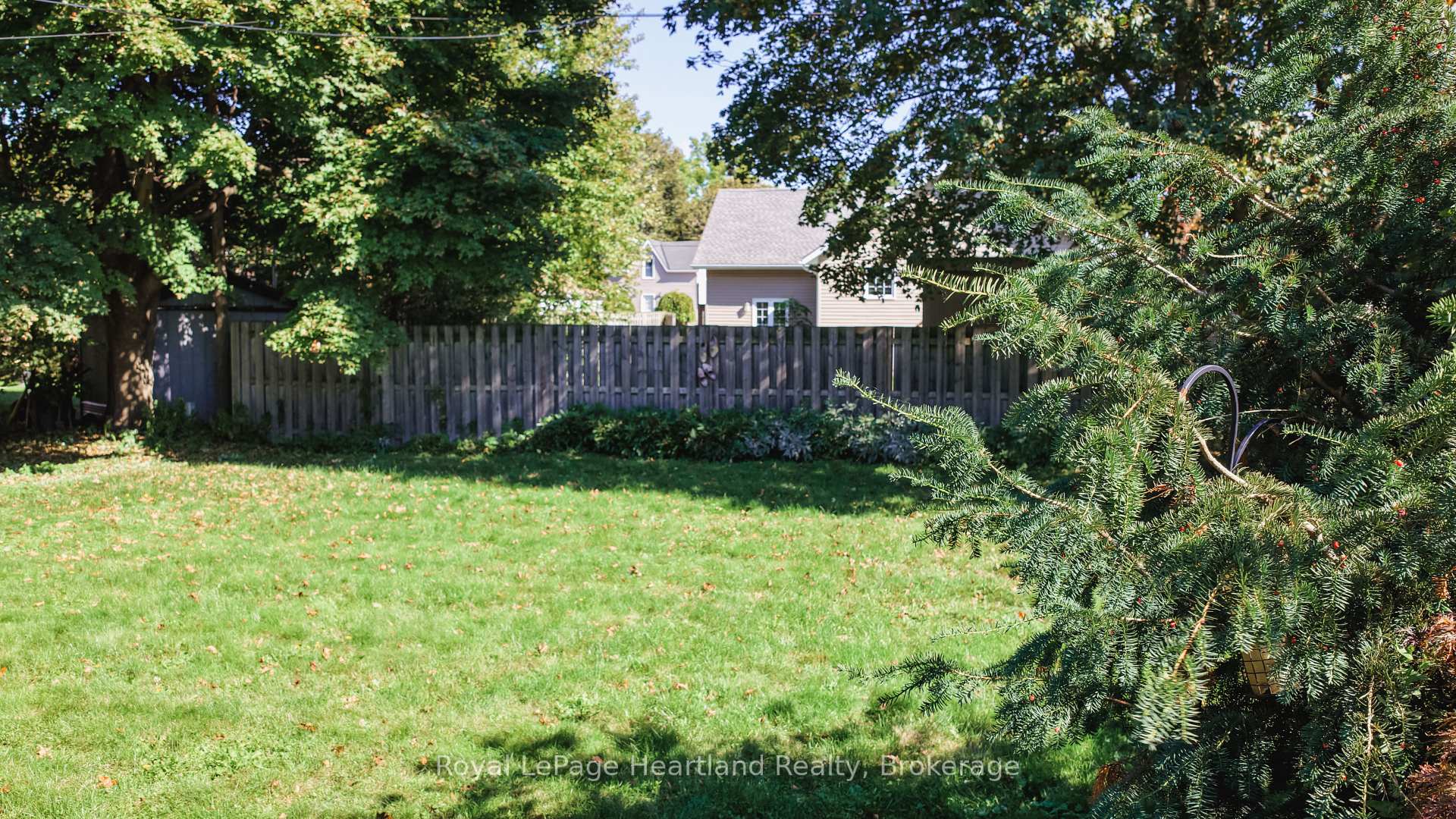 Photo 30 of 129 Bayfield Road, Goderich, Goderich (Town) — HOMEH