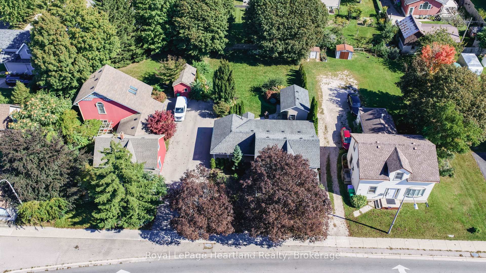 Photo 33 of 129 Bayfield Road, Goderich, Goderich (Town) — HOMEH