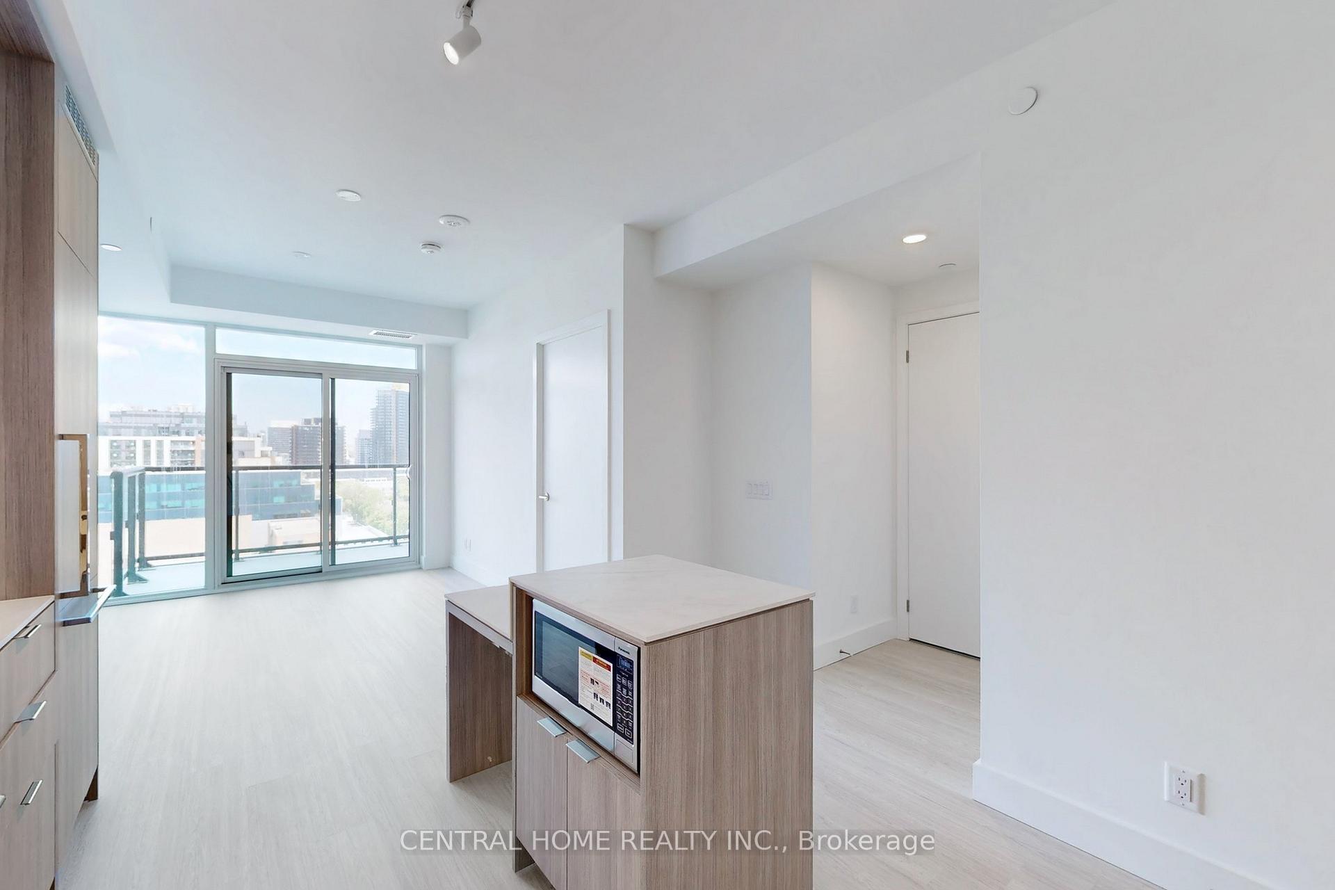 Photo 2 of Unit 917, 6 Greenbriar Road, North York, Bayview Village — HOMEH