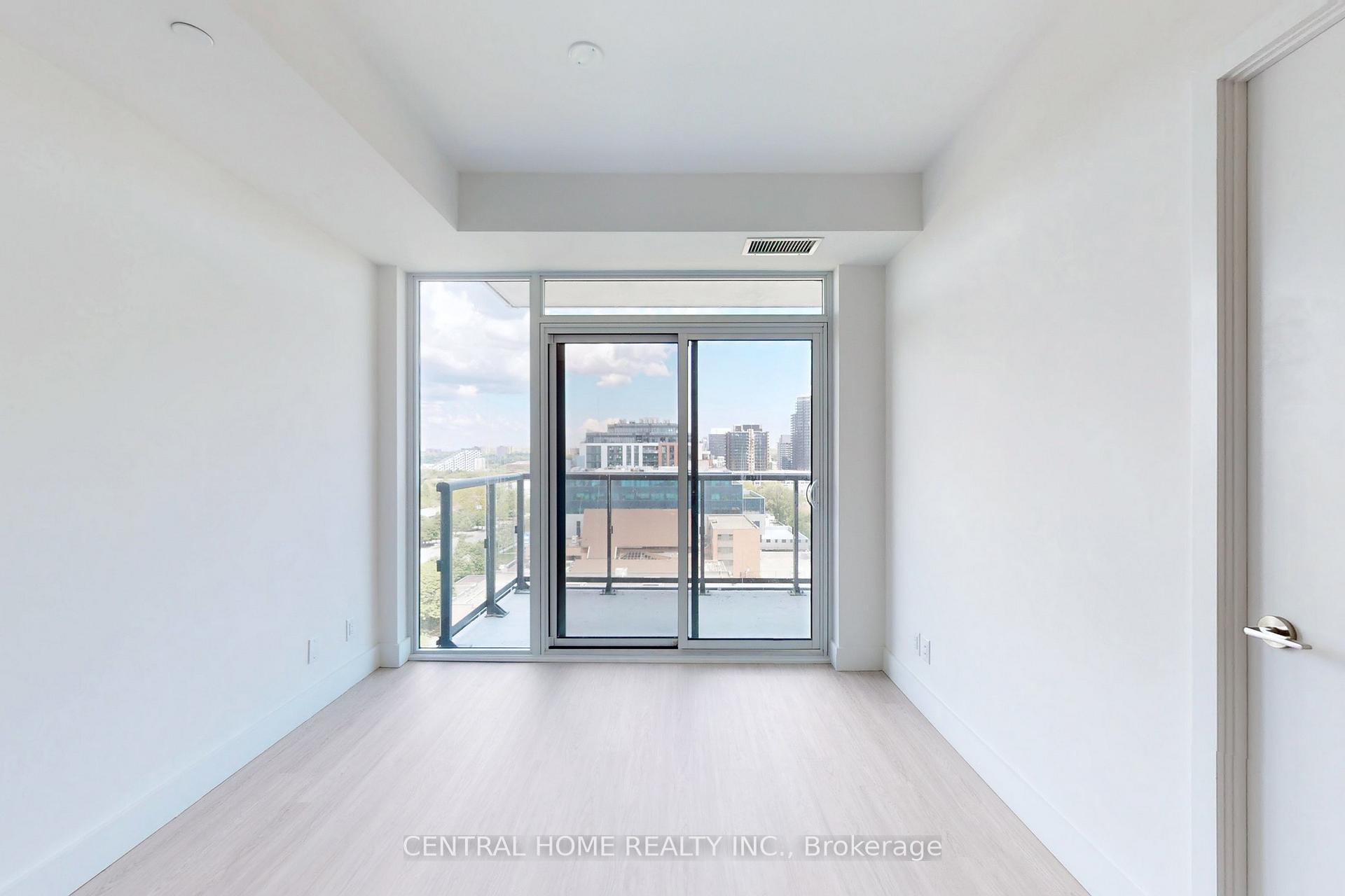 Photo 3 of Unit 917, 6 Greenbriar Road, North York, Bayview Village — HOMEH