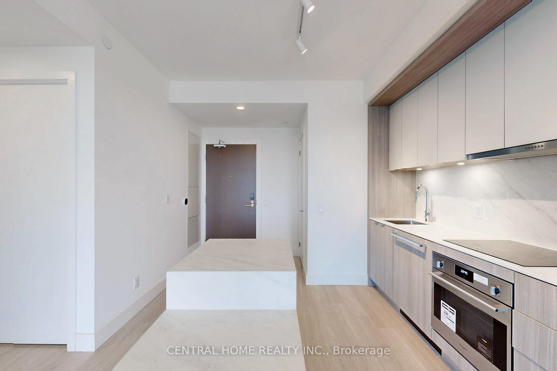 Photo 5 of Unit 917, 6 Greenbriar Road, North York, Bayview Village — HOMEH