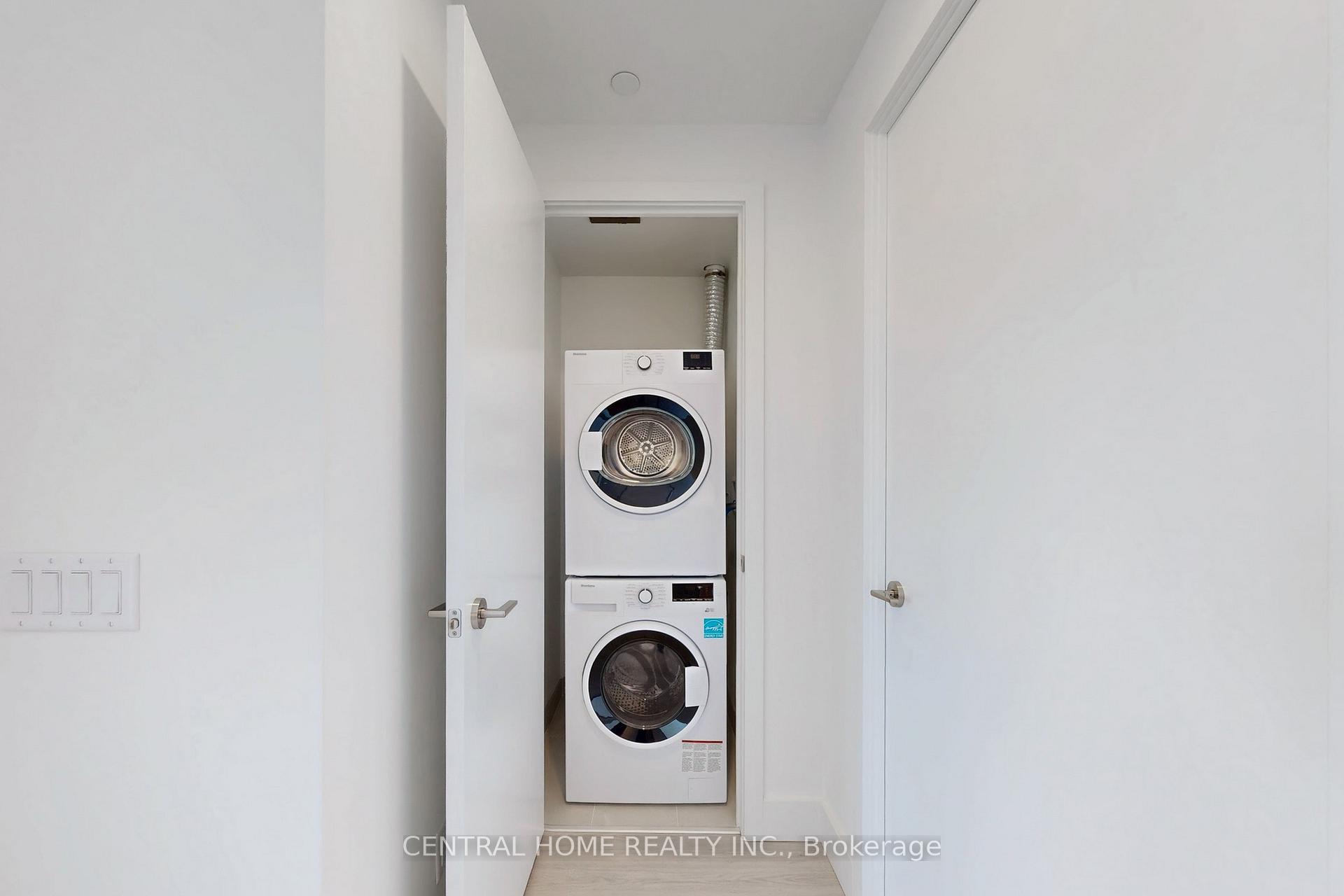 Photo 10 of Unit 917, 6 Greenbriar Road, North York, Bayview Village — HOMEH