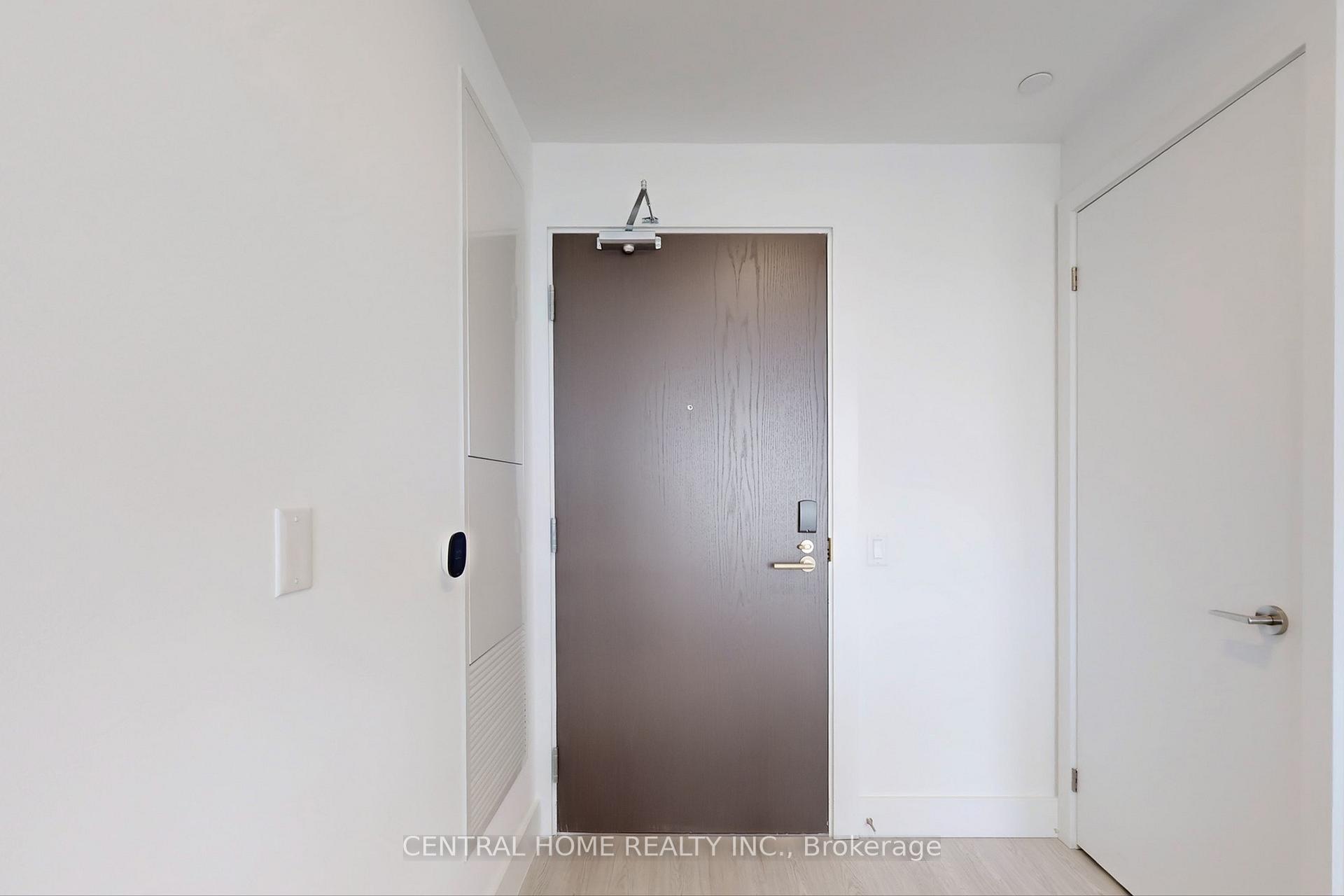 Photo 11 of Unit 917, 6 Greenbriar Road, North York, Bayview Village — HOMEH