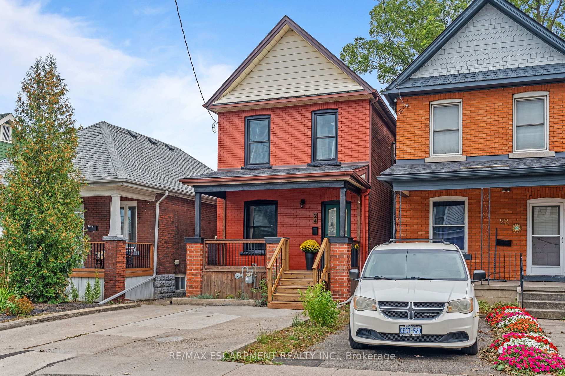 Photo 3 of 24 Belview Avenue, Hamilton, Crown Point — HOMEH