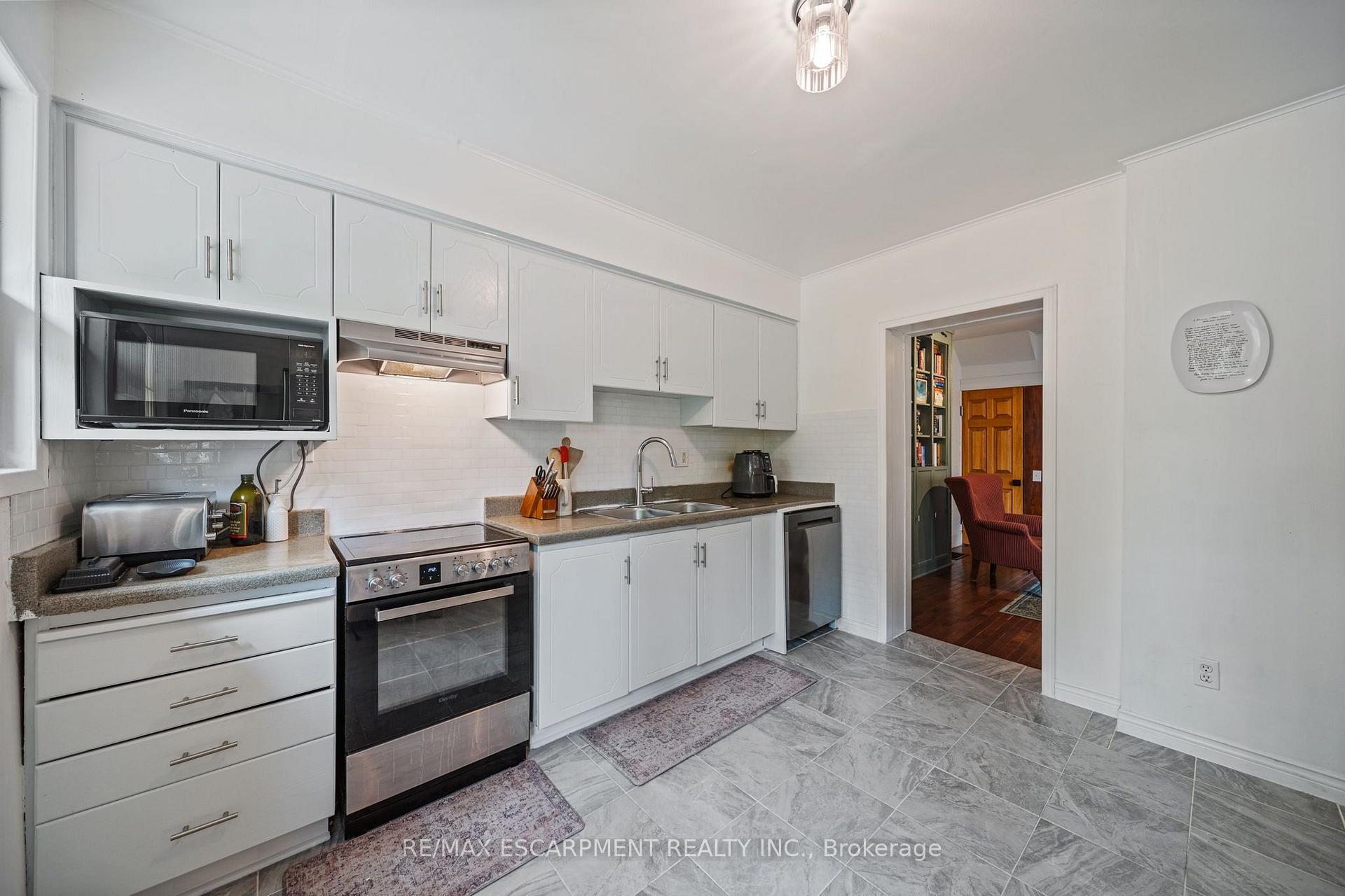 Photo 17 of 24 Belview Avenue, Hamilton, Crown Point — HOMEH