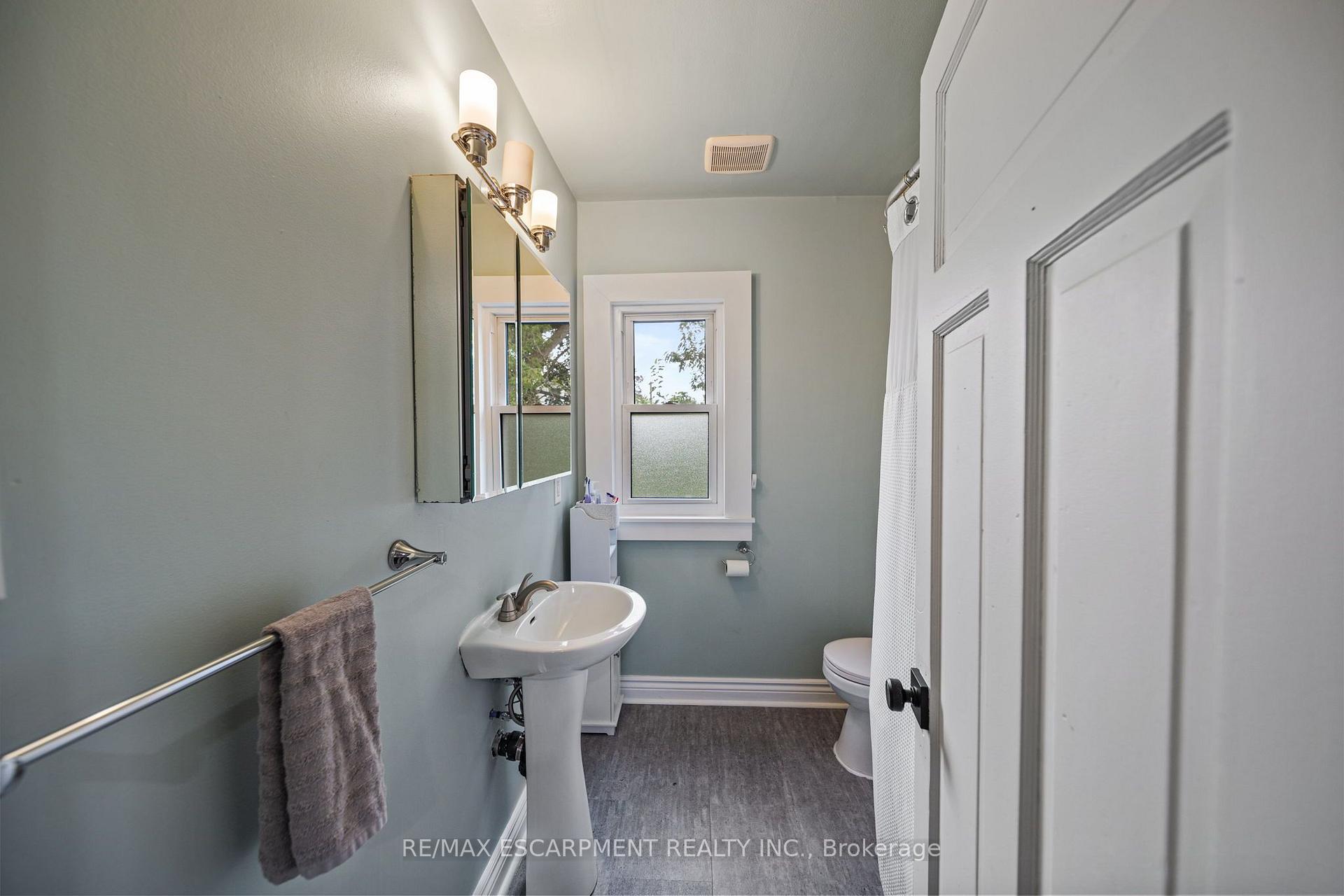 Photo 20 of 24 Belview Avenue, Hamilton, Crown Point — HOMEH