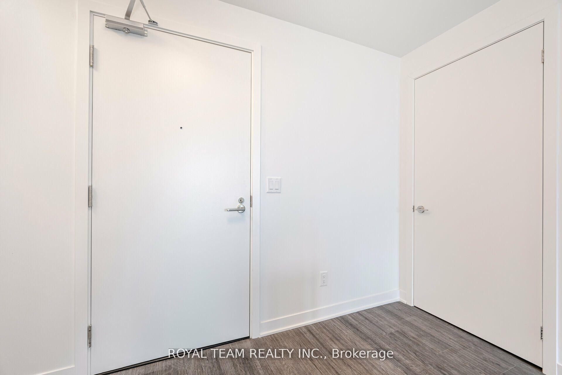 Photo 5 of Unit 1107, 185 Alberta Avenue, Toronto, Oakwood Village — HOMEH