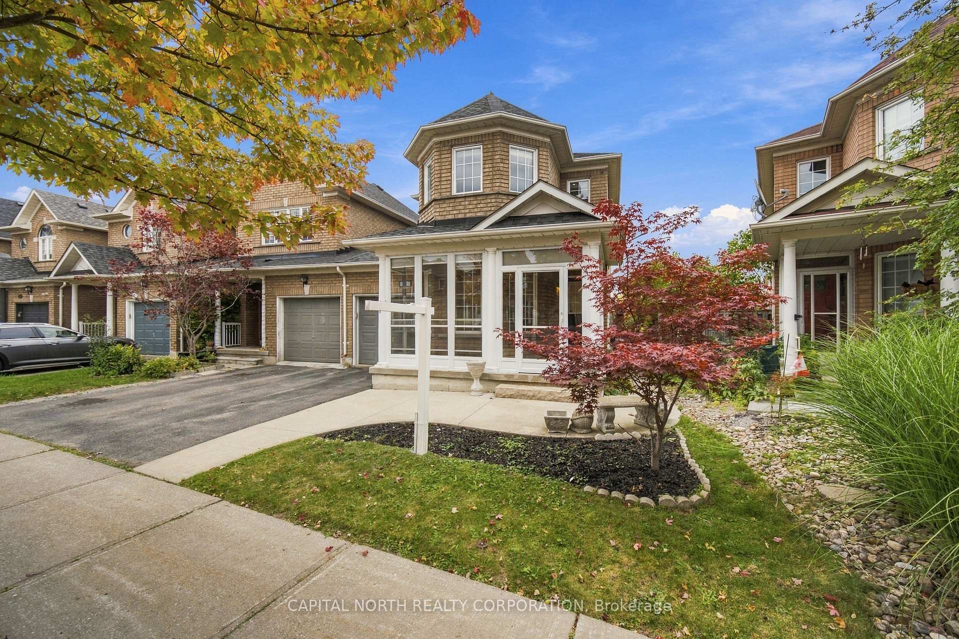 Photo 2 of 21 Walkview Crescent, Richmond Hill, Oak Ridges — HOMEH