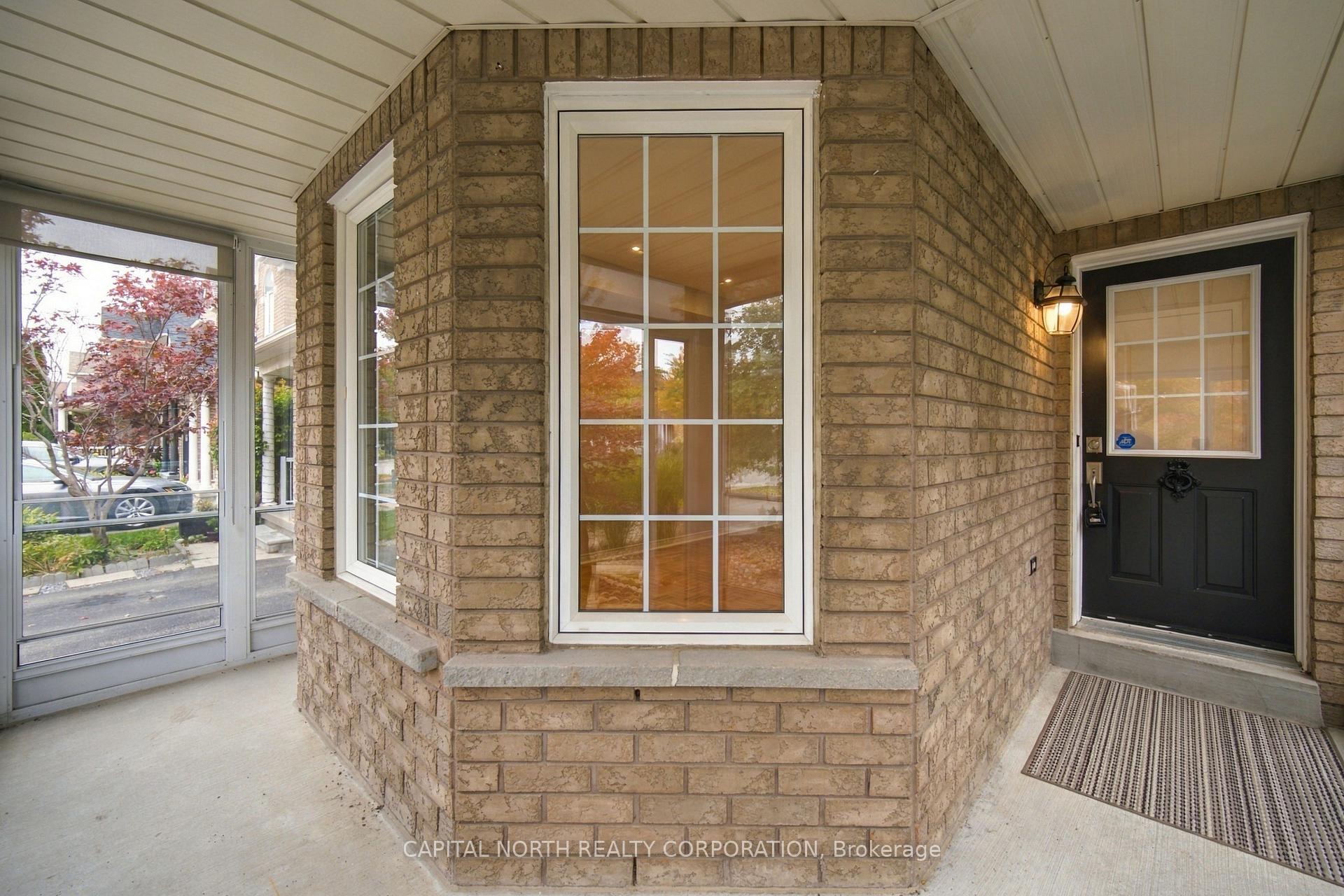 Photo 4 of 21 Walkview Crescent, Richmond Hill, Oak Ridges — HOMEH
