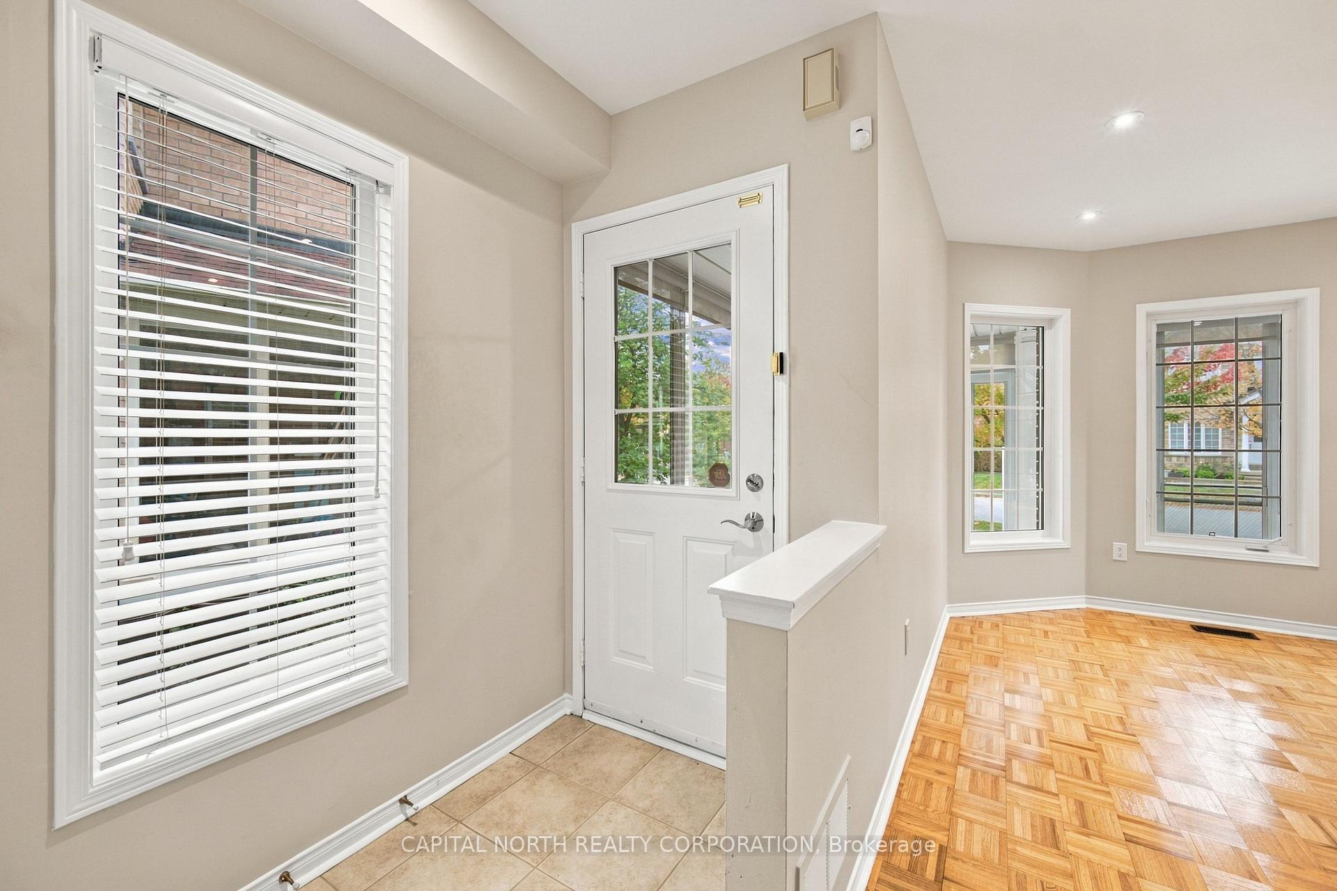Photo 5 of 21 Walkview Crescent, Richmond Hill, Oak Ridges — HOMEH