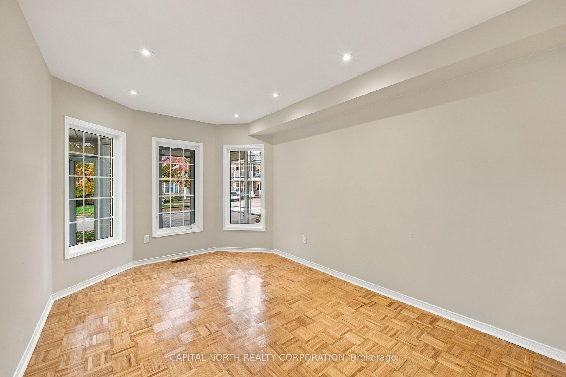 Photo 6 of 21 Walkview Crescent, Richmond Hill, Oak Ridges — HOMEH
