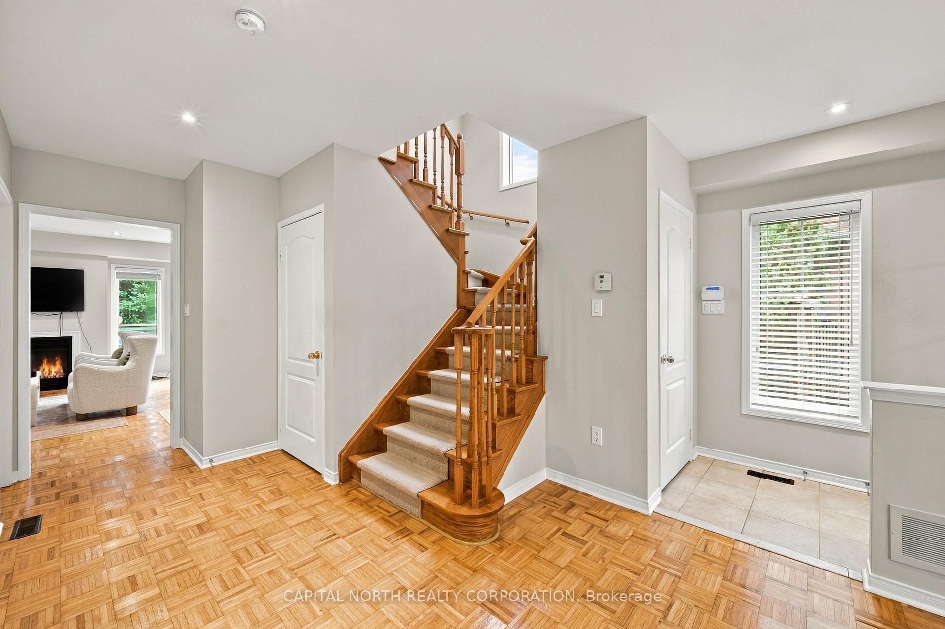 Photo 7 of 21 Walkview Crescent, Richmond Hill, Oak Ridges — HOMEH