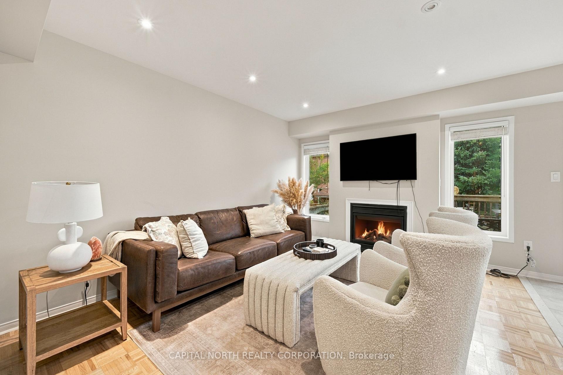 Photo 8 of 21 Walkview Crescent, Richmond Hill, Oak Ridges — HOMEH