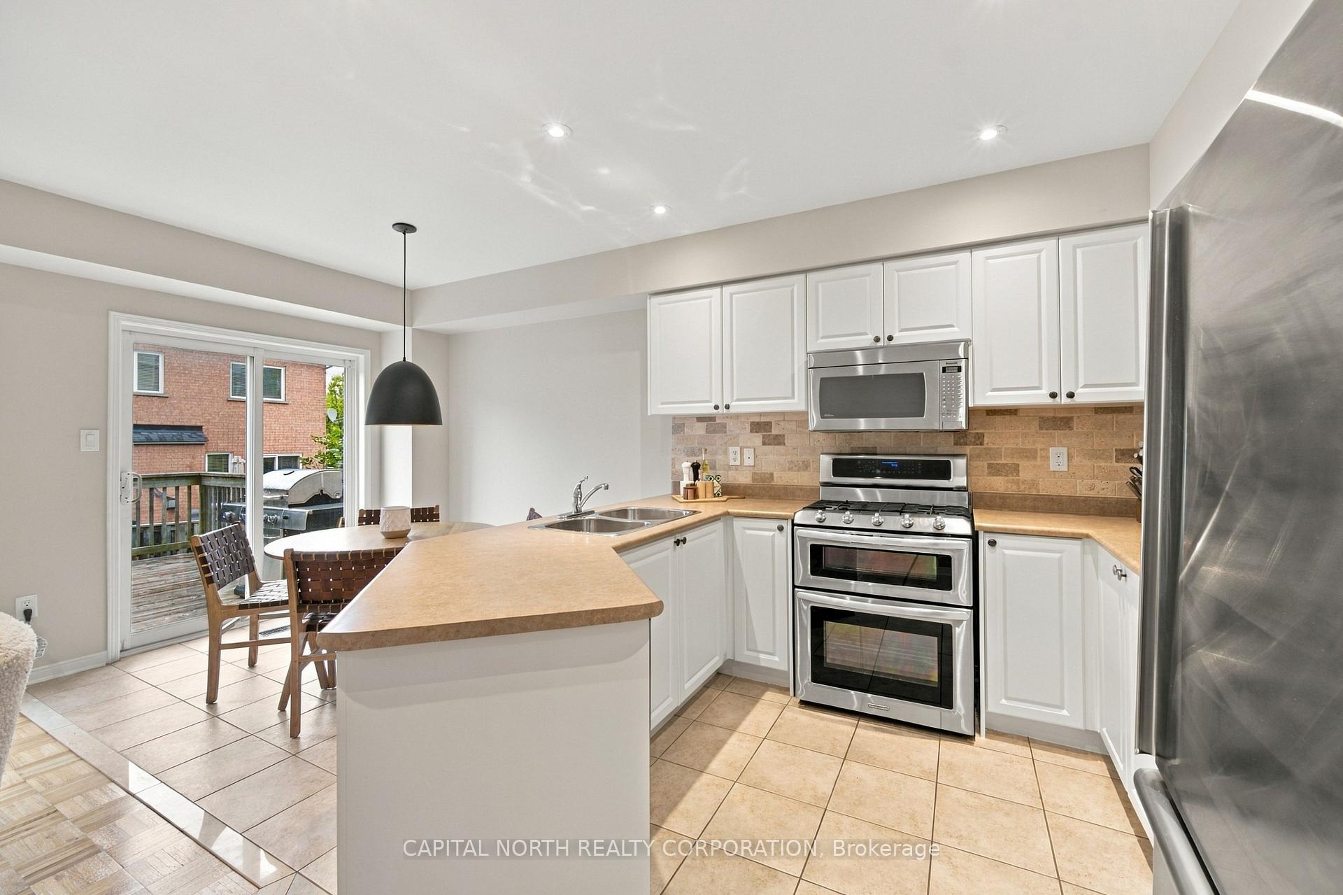 Photo 10 of 21 Walkview Crescent, Richmond Hill, Oak Ridges — HOMEH