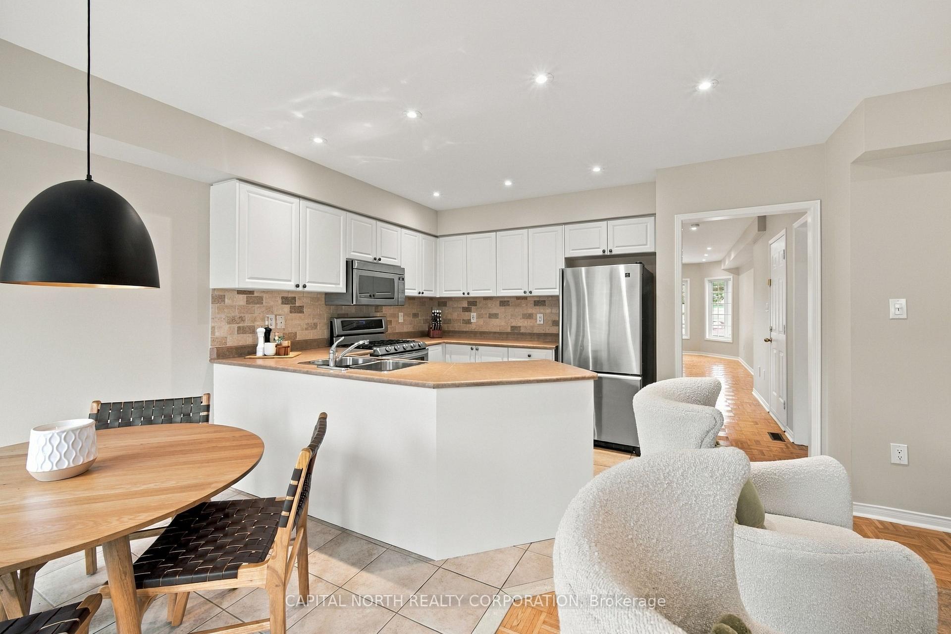 Photo 11 of 21 Walkview Crescent, Richmond Hill, Oak Ridges — HOMEH