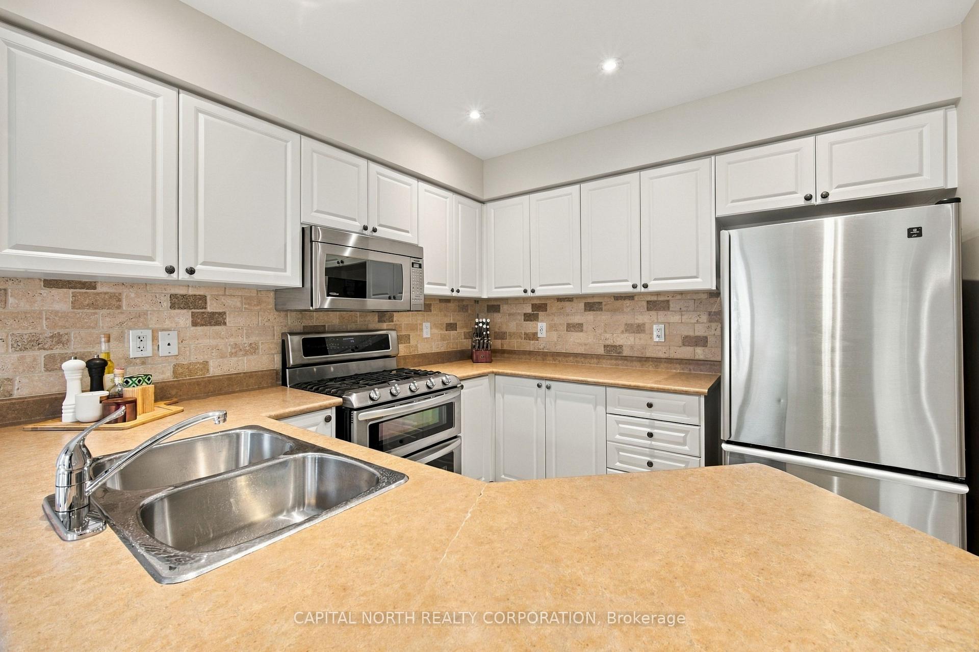 Photo 12 of 21 Walkview Crescent, Richmond Hill, Oak Ridges — HOMEH