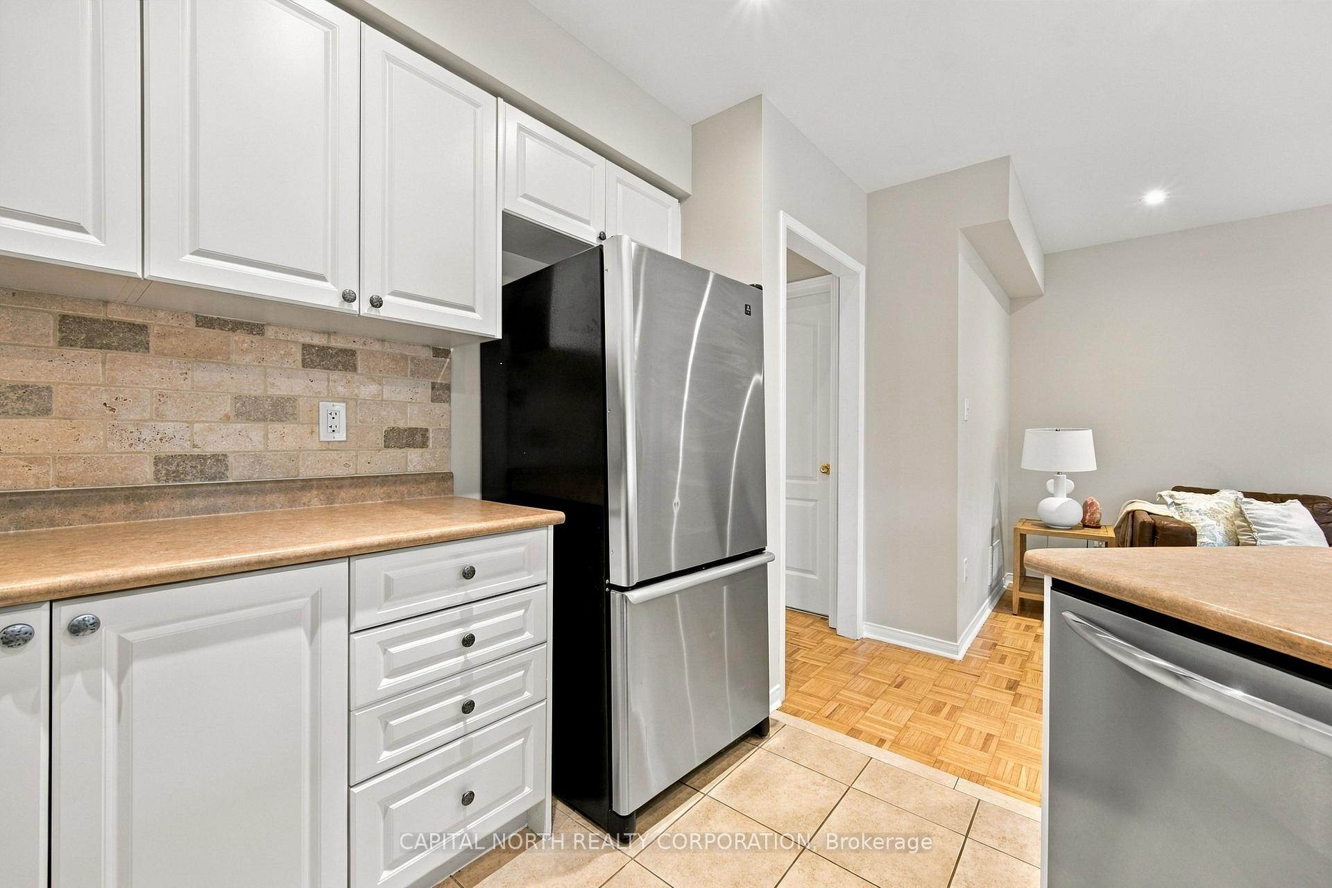 Photo 13 of 21 Walkview Crescent, Richmond Hill, Oak Ridges — HOMEH