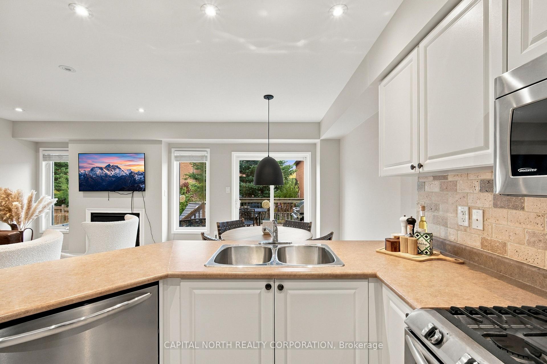 Photo 14 of 21 Walkview Crescent, Richmond Hill, Oak Ridges — HOMEH