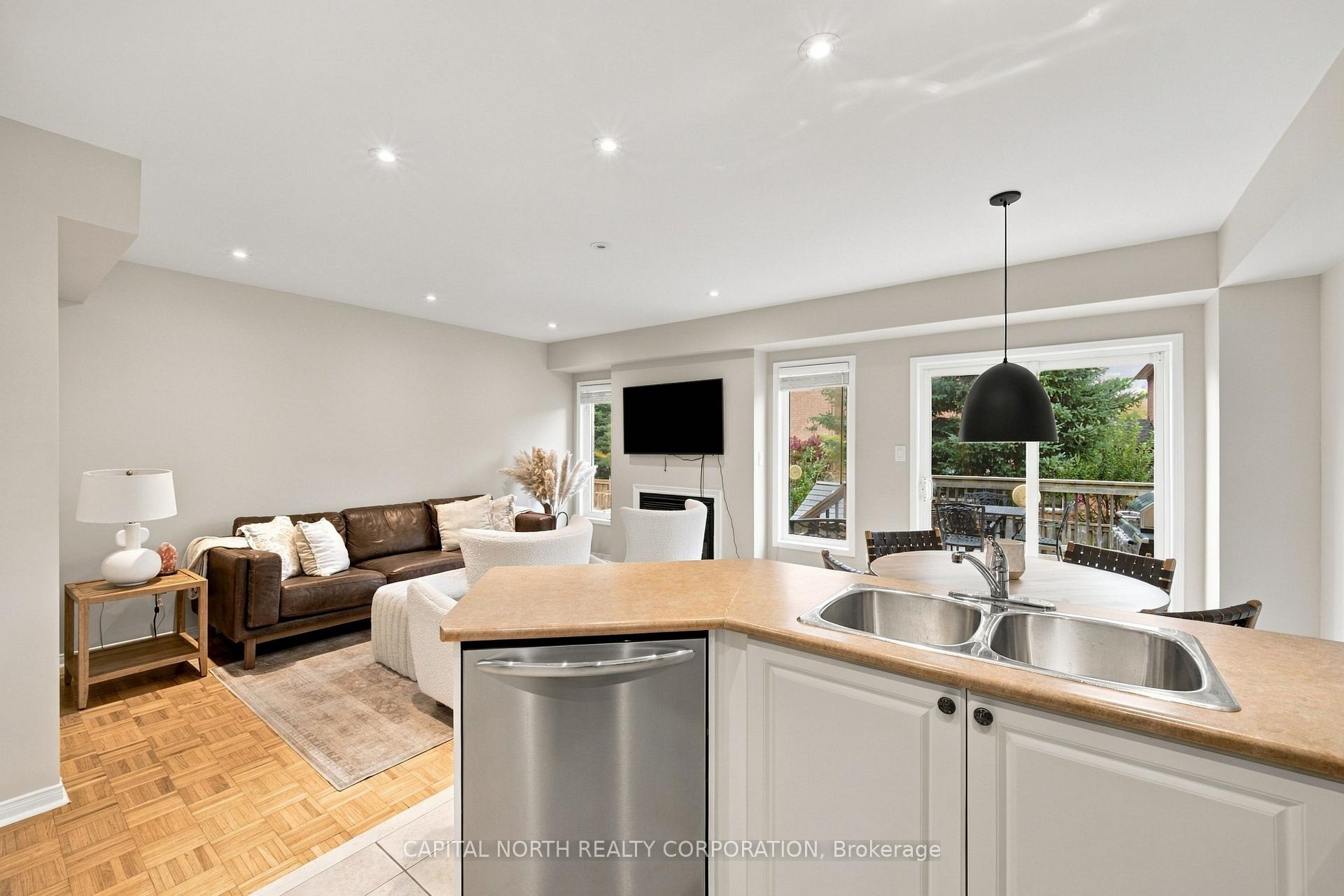 Photo 15 of 21 Walkview Crescent, Richmond Hill, Oak Ridges — HOMEH