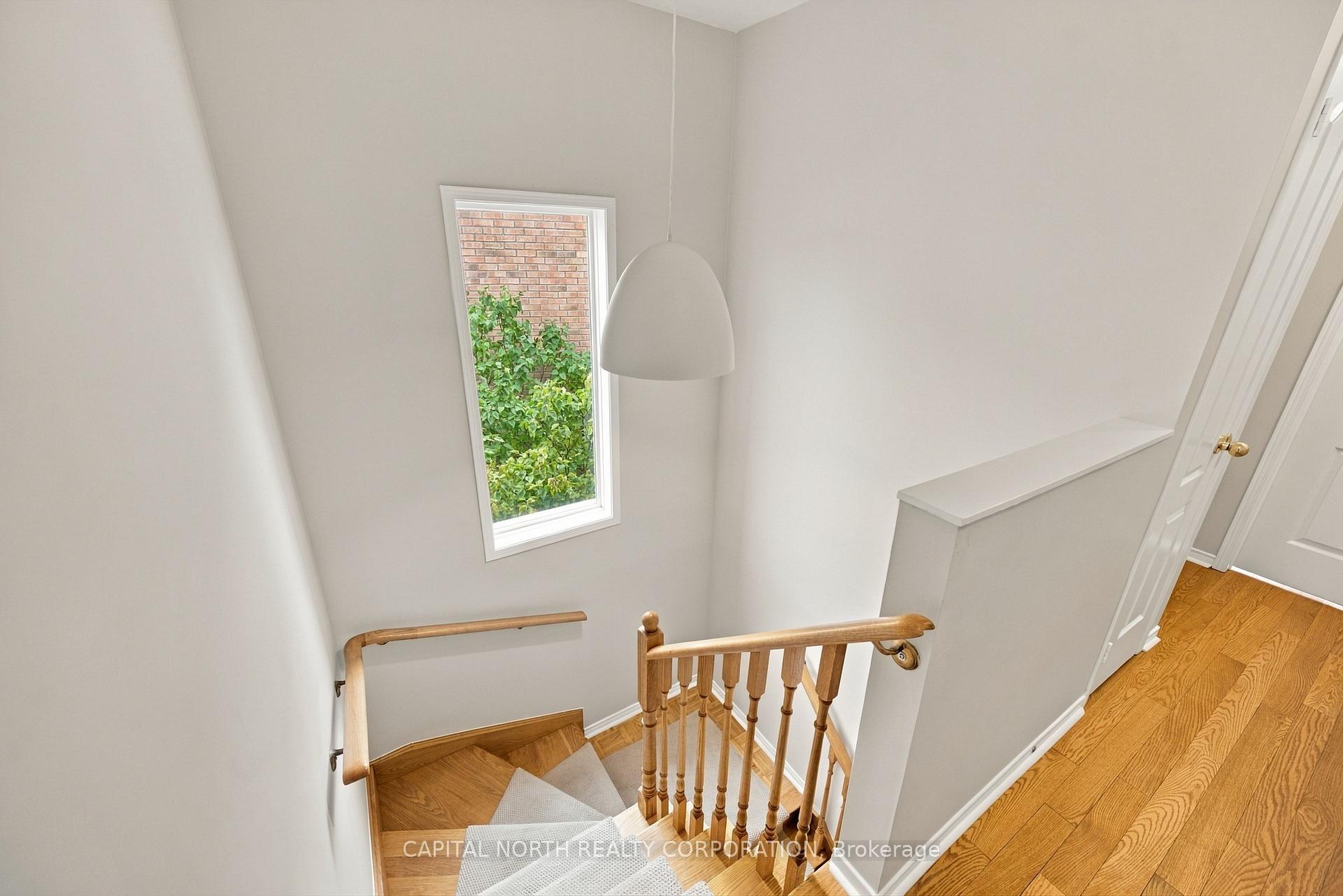 Photo 19 of 21 Walkview Crescent, Richmond Hill, Oak Ridges — HOMEH