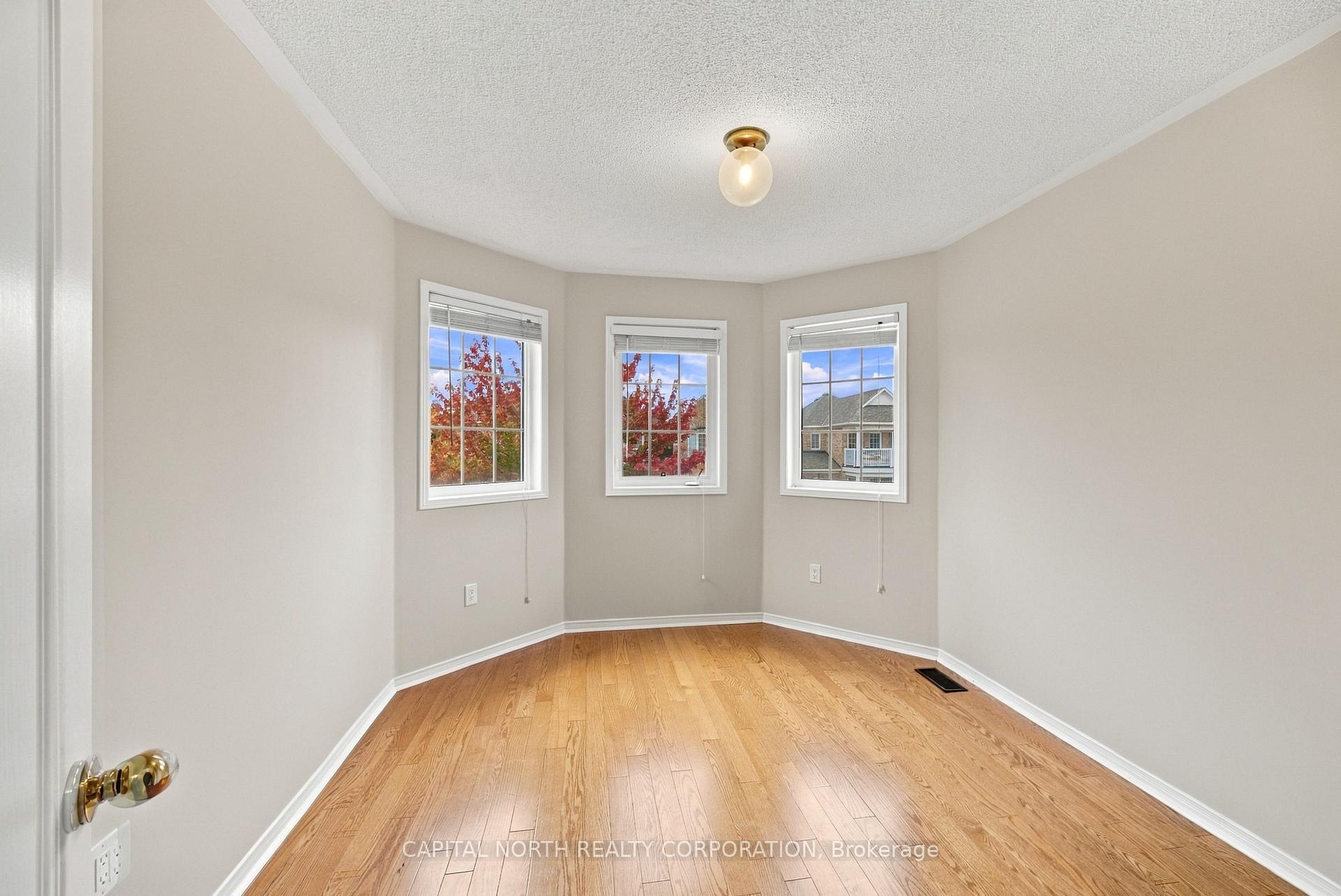 Photo 27 of 21 Walkview Crescent, Richmond Hill, Oak Ridges — HOMEH