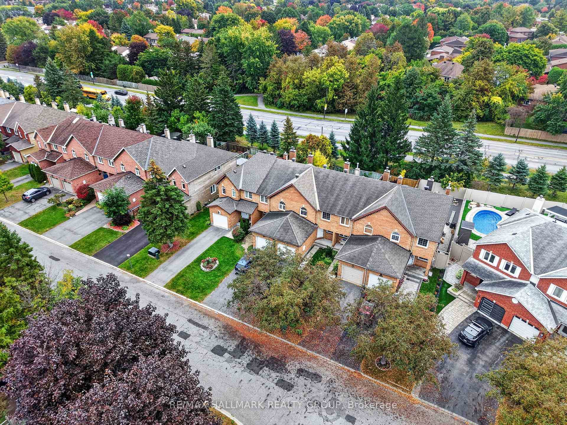 Photo 2 of 49 Robarts Crescent, Ottawa, Kanata - Katimavik — HOMEH