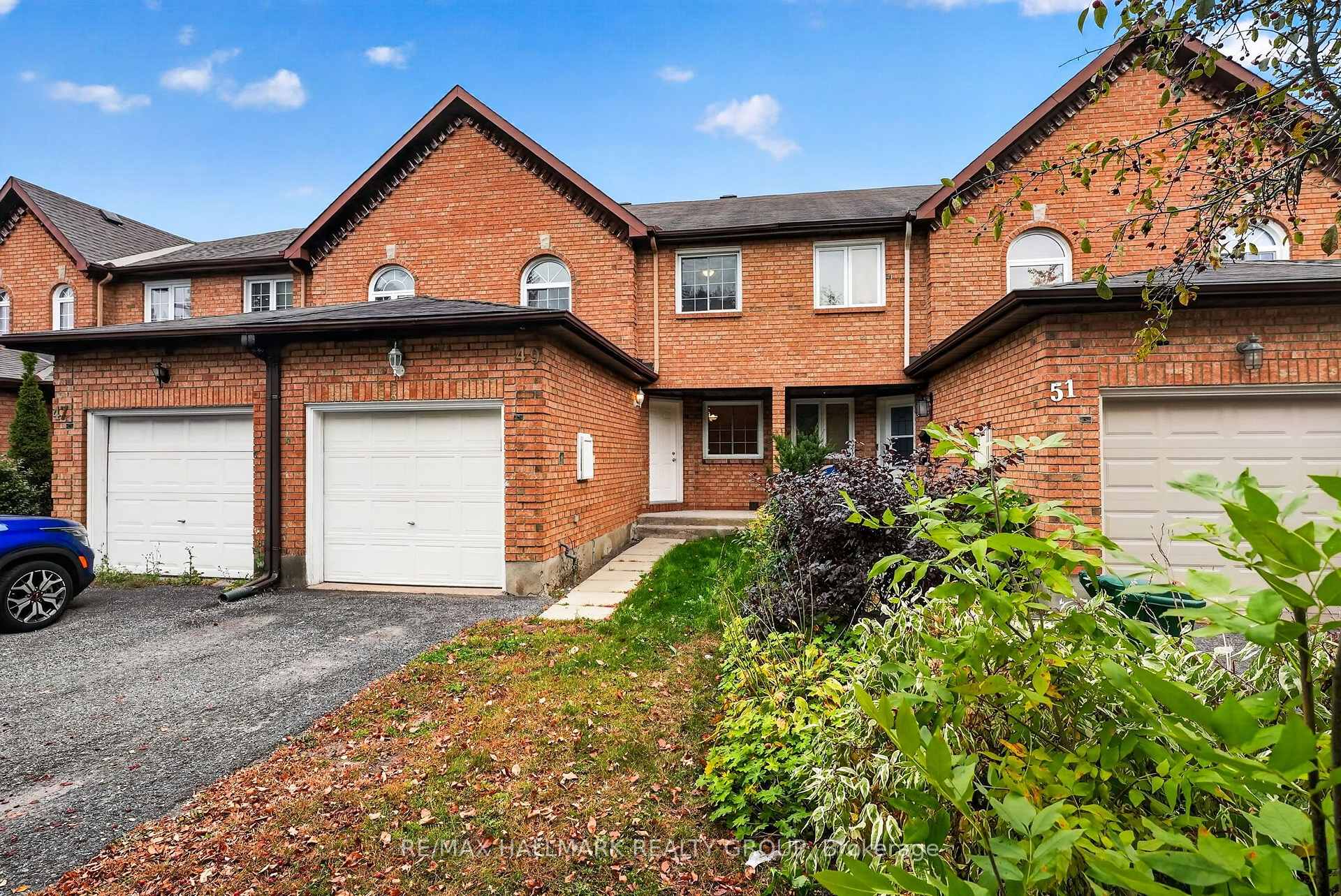 Photo 3 of 49 Robarts Crescent, Ottawa, Kanata - Katimavik — HOMEH