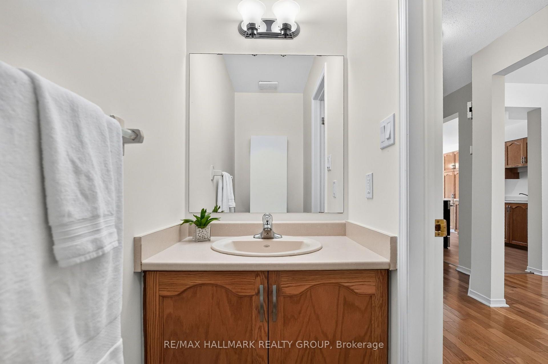 Photo 5 of 49 Robarts Crescent, Ottawa, Kanata - Katimavik — HOMEH
