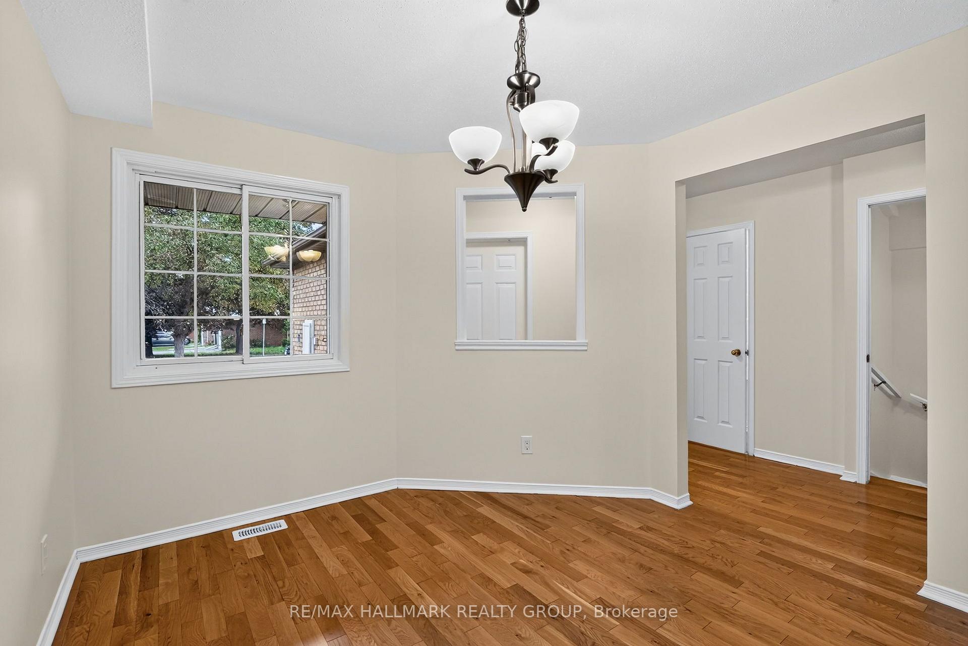 Photo 7 of 49 Robarts Crescent, Ottawa, Kanata - Katimavik — HOMEH