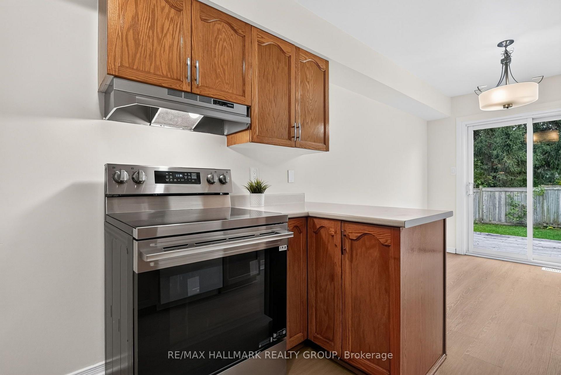 Photo 13 of 49 Robarts Crescent, Ottawa, Kanata - Katimavik — HOMEH