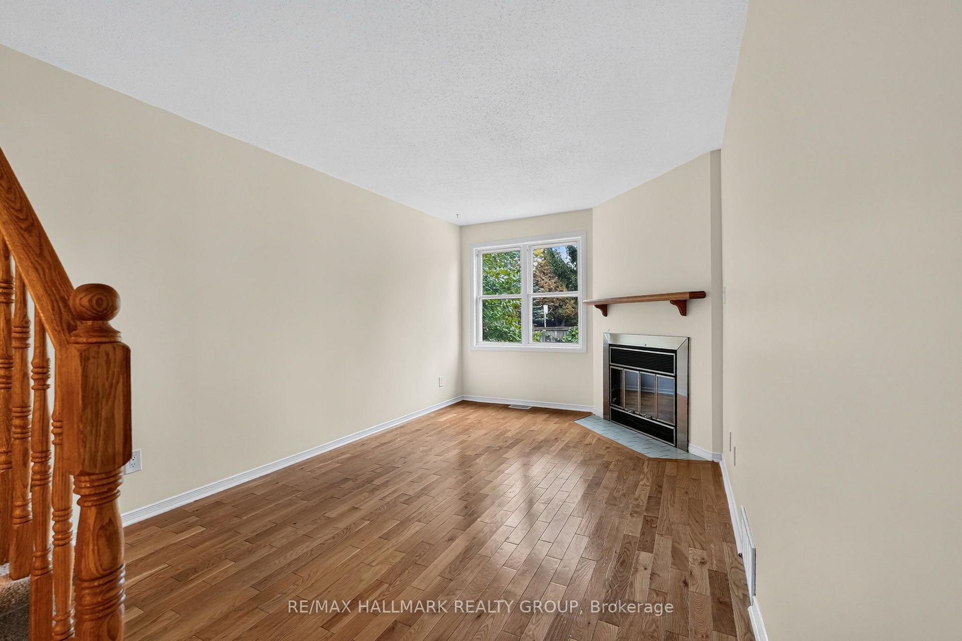 Photo 15 of 49 Robarts Crescent, Ottawa, Kanata - Katimavik — HOMEH