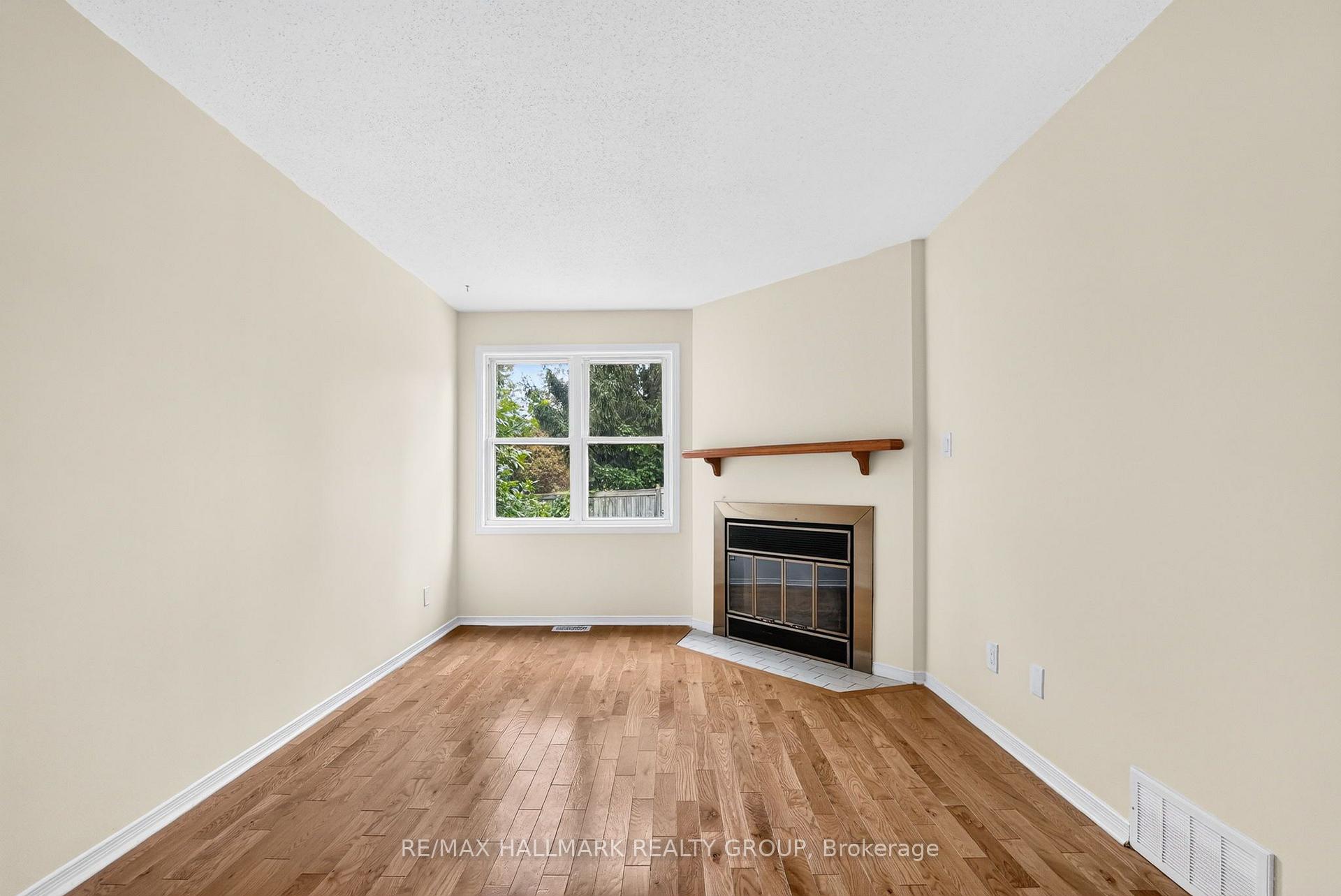 Photo 17 of 49 Robarts Crescent, Ottawa, Kanata - Katimavik — HOMEH
