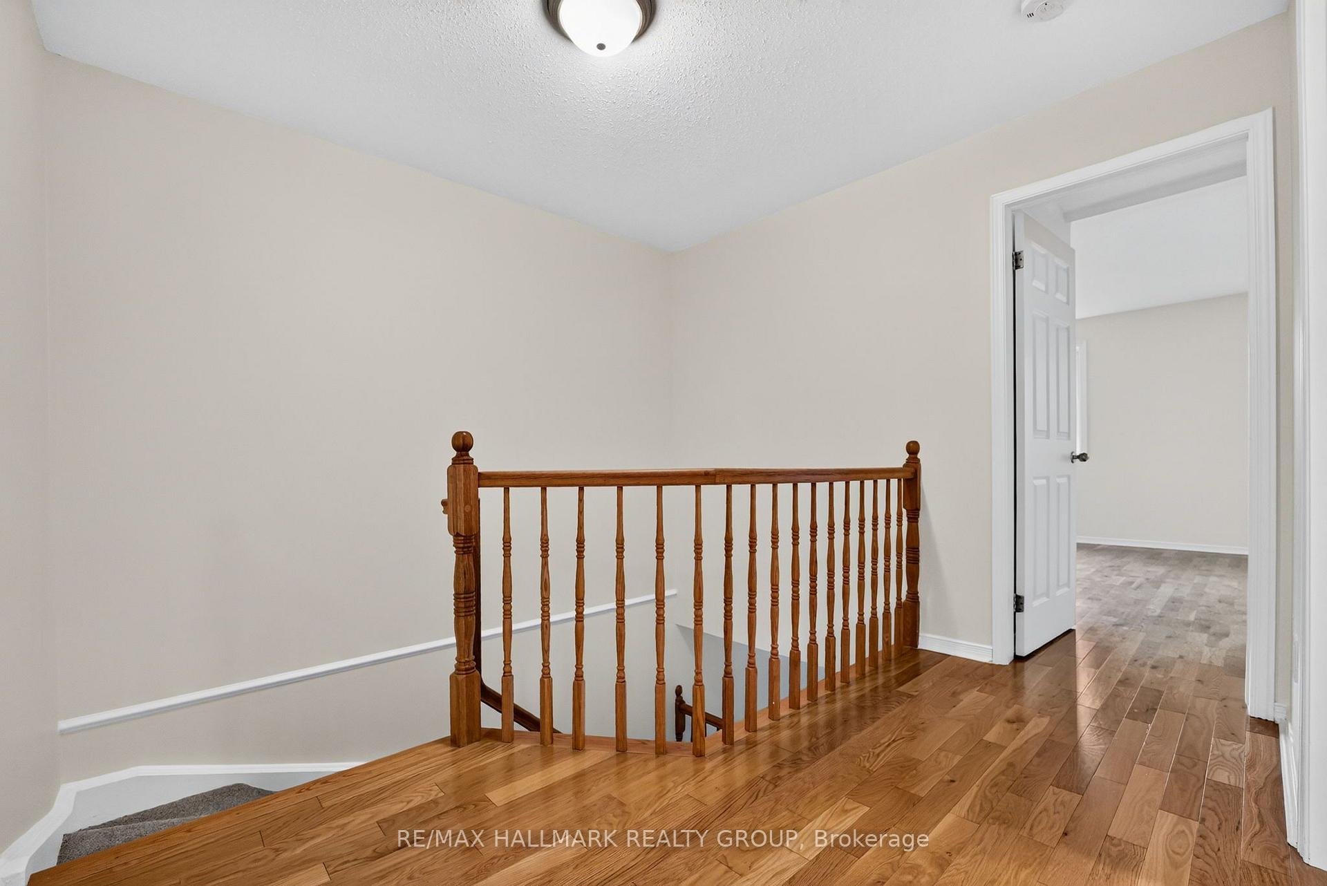Photo 20 of 49 Robarts Crescent, Ottawa, Kanata - Katimavik — HOMEH