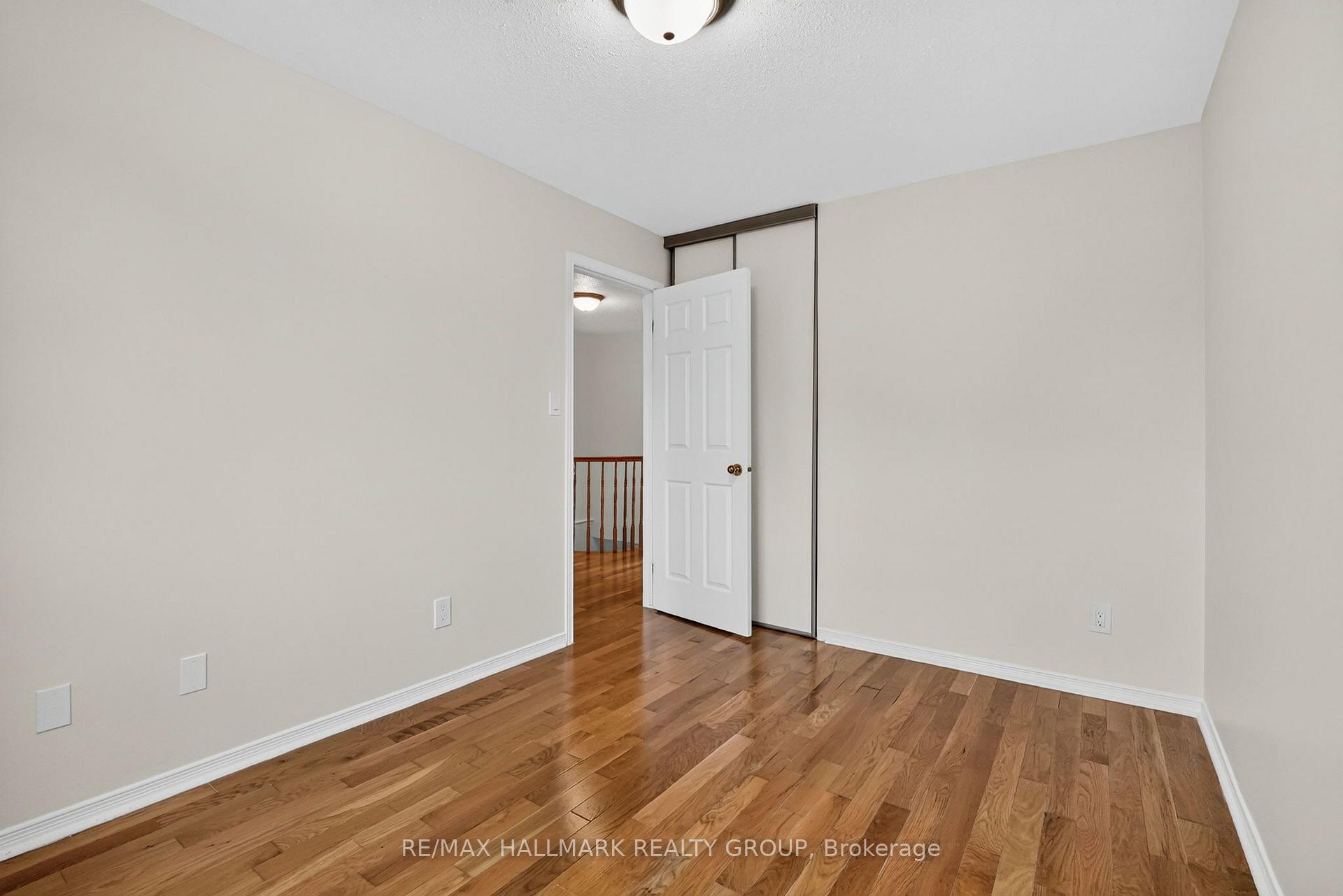 Photo 23 of 49 Robarts Crescent, Ottawa, Kanata - Katimavik — HOMEH