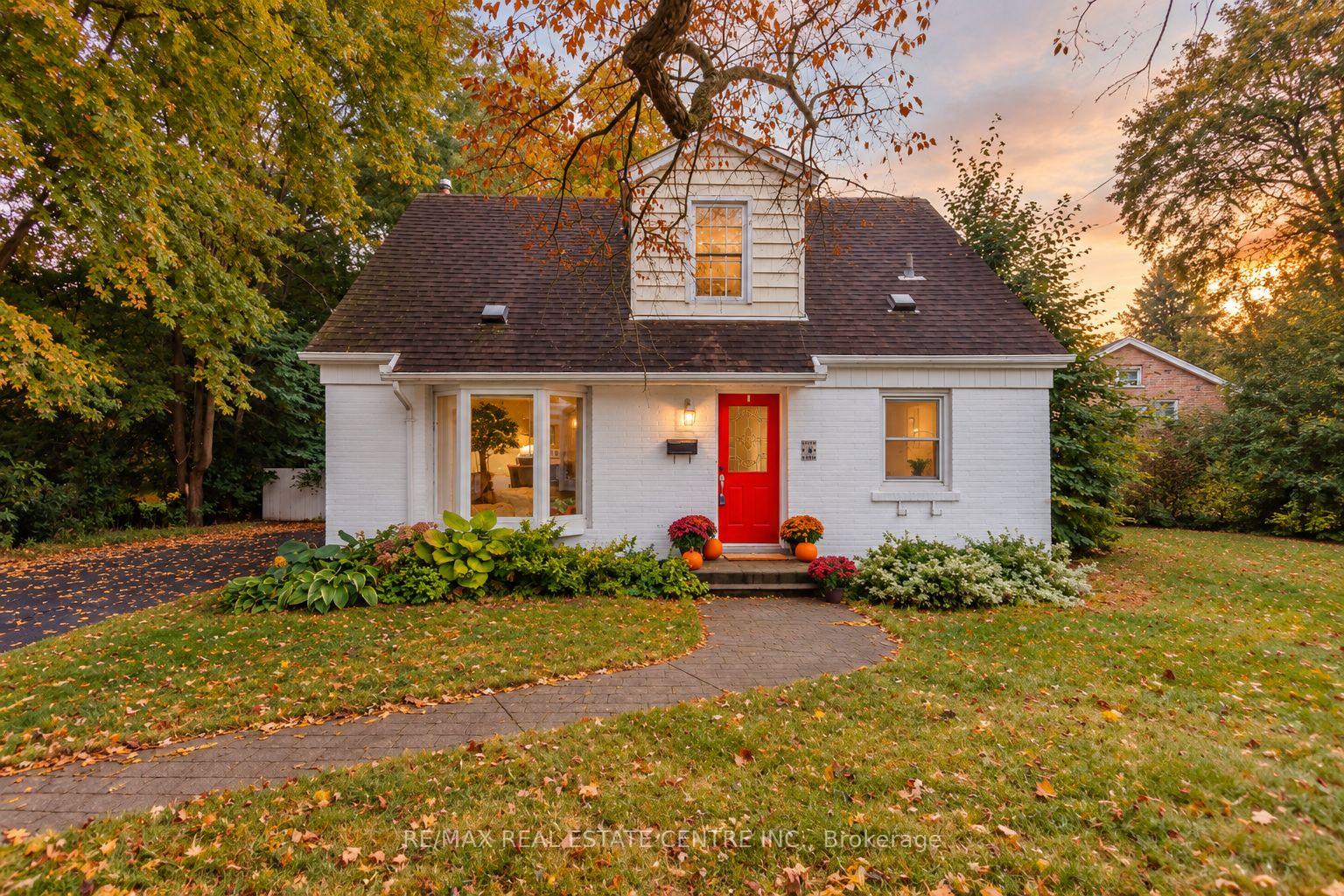 Photo 2 of 4 Lincoln Crescent, Guelph, St. George's — HOMEH