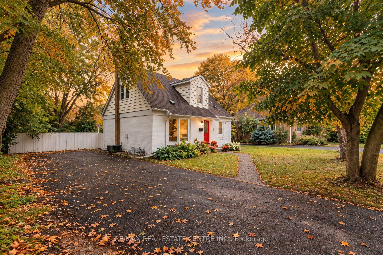 Photo 3 of 4 Lincoln Crescent, Guelph, St. George's — HOMEH