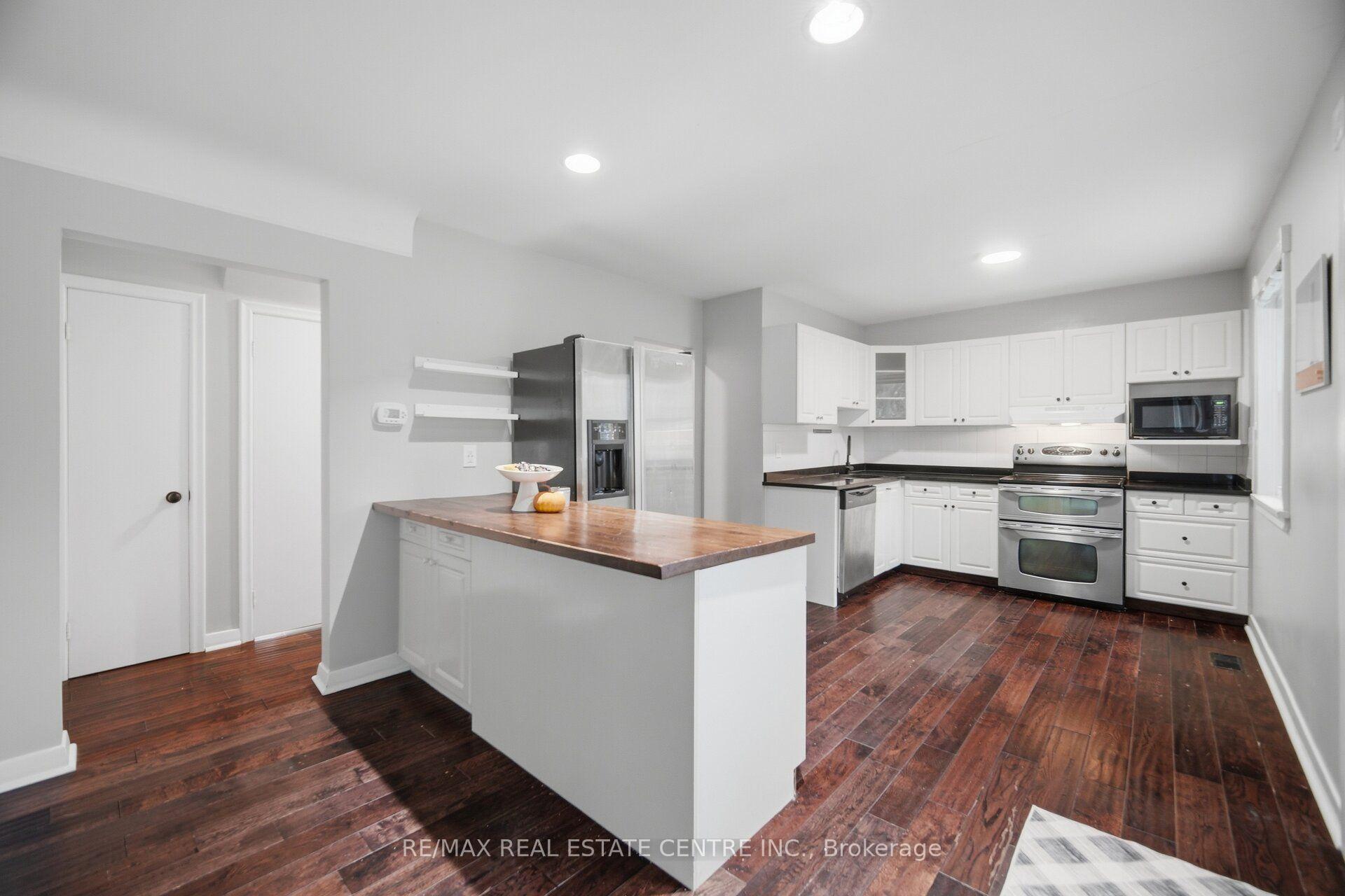 Photo 11 of 4 Lincoln Crescent, Guelph, St. George's — HOMEH