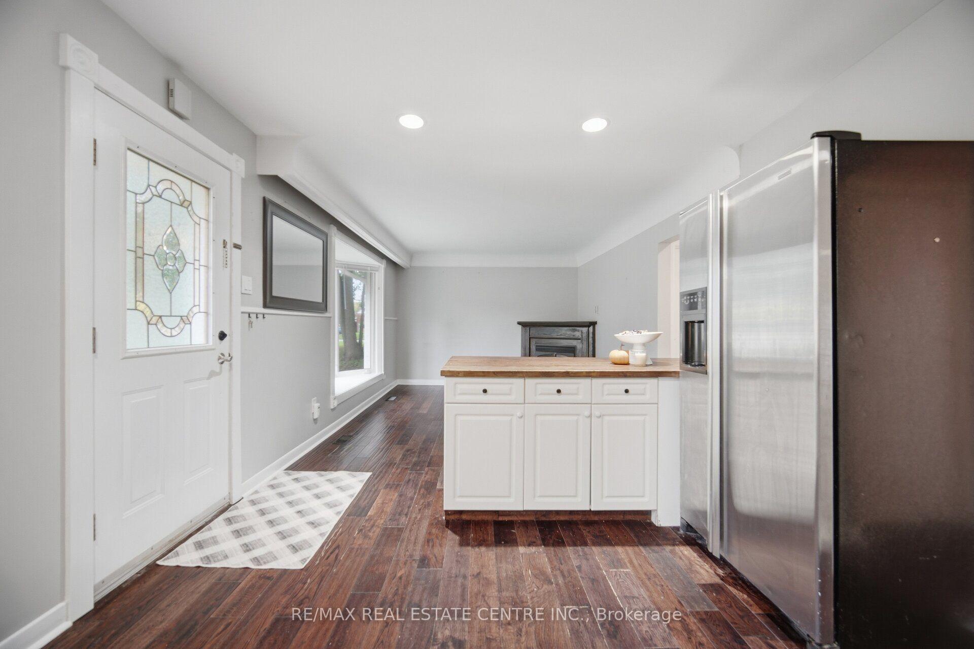 Photo 12 of 4 Lincoln Crescent, Guelph, St. George's — HOMEH