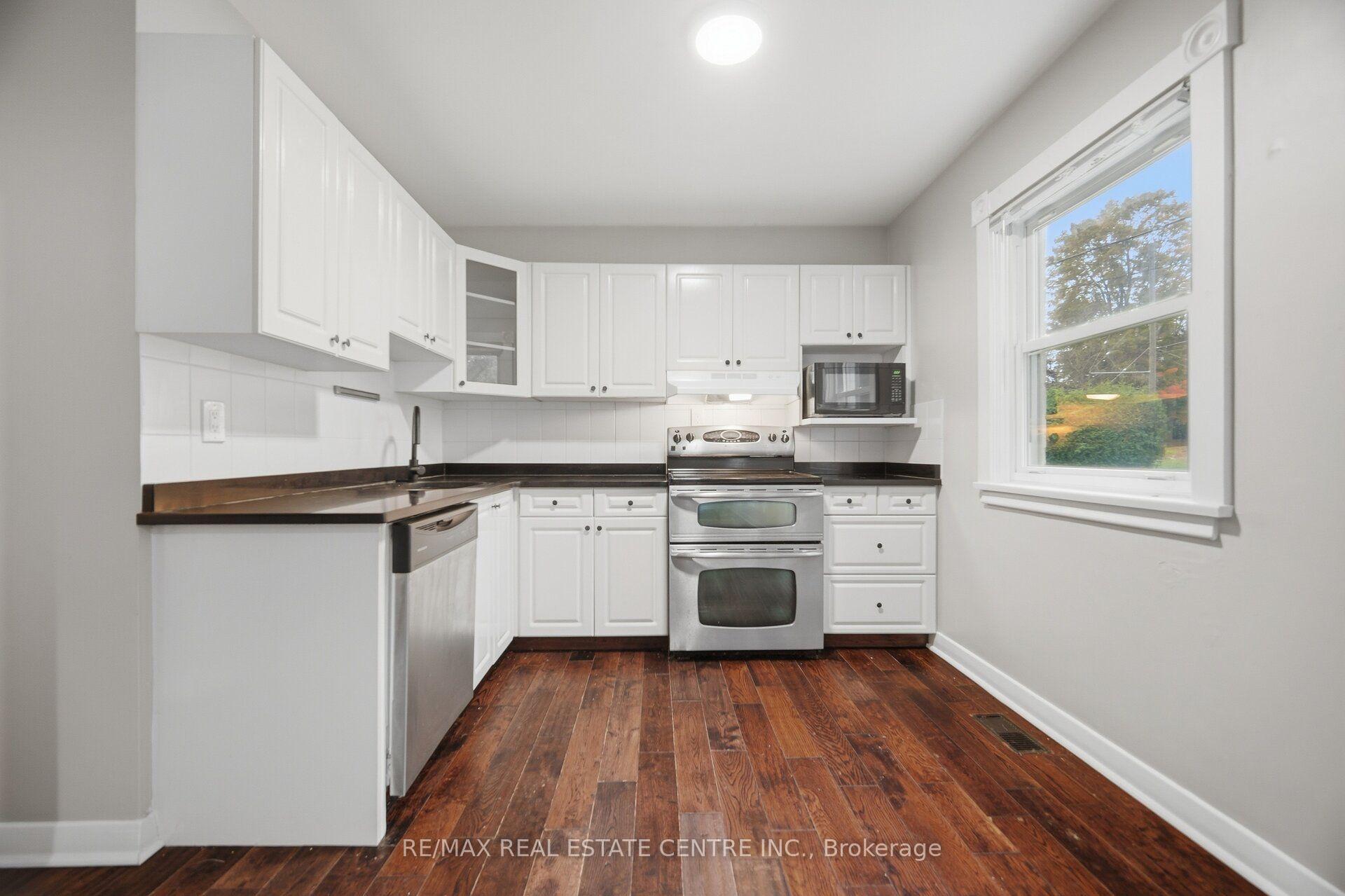 Photo 13 of 4 Lincoln Crescent, Guelph, St. George's — HOMEH
