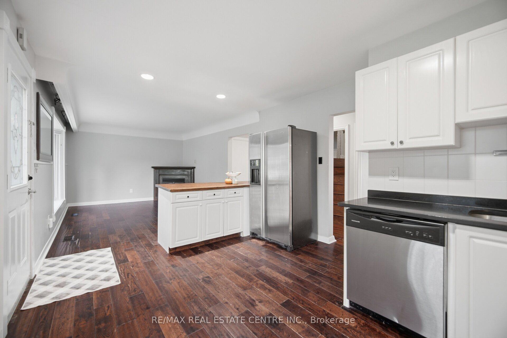 Photo 15 of 4 Lincoln Crescent, Guelph, St. George's — HOMEH